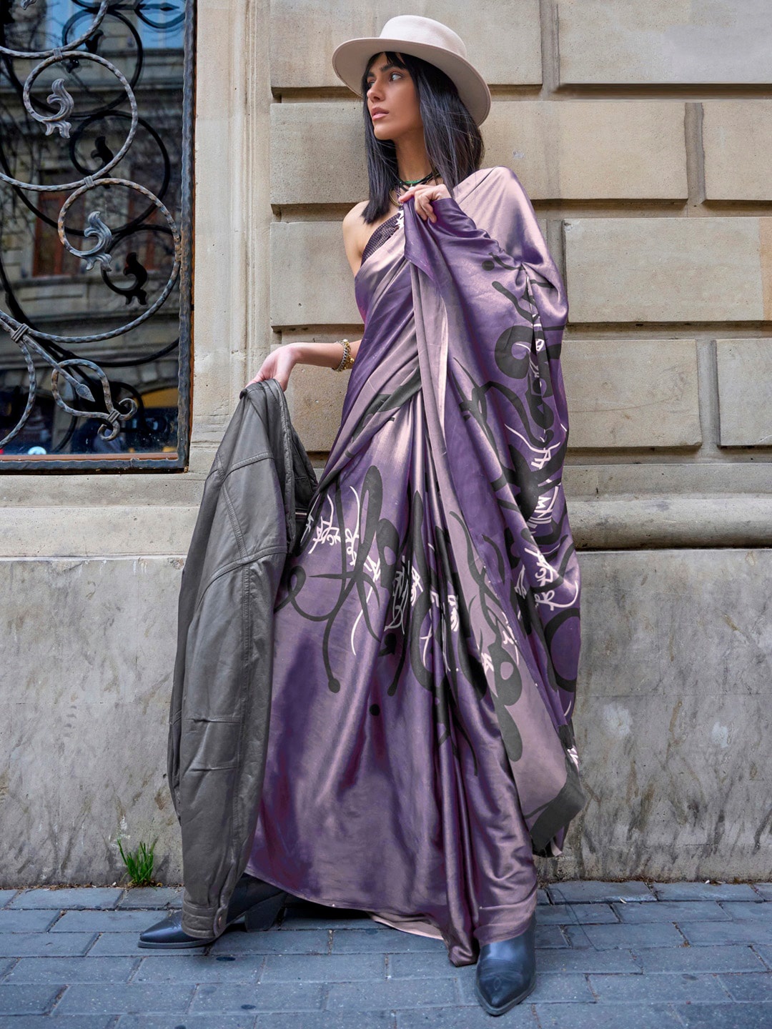 

Mitera Abstract Printed Satin Saree, Purple