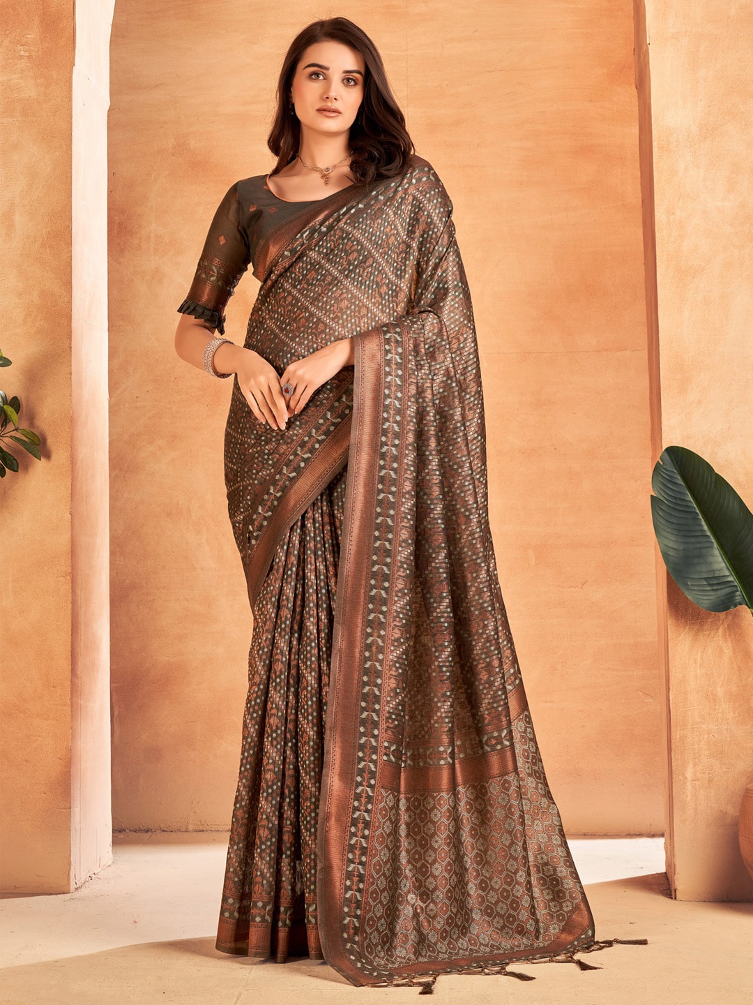 

Mitera Ethnic Motifs Zari Banarasi Saree, Grey