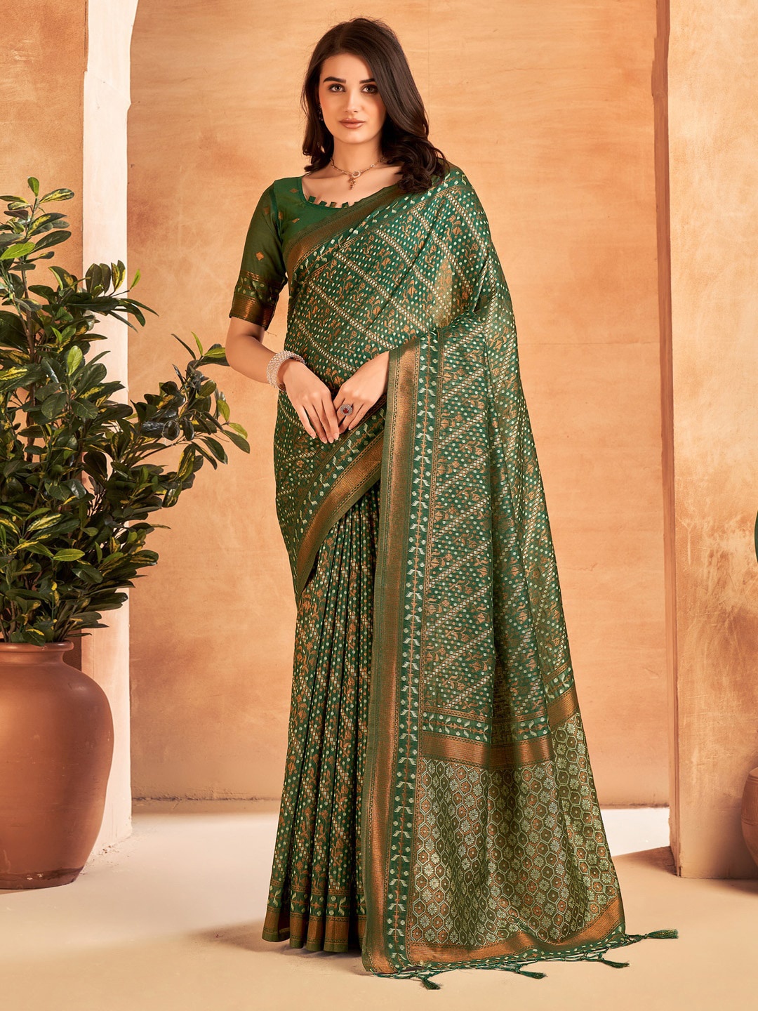 

Mitera Ethnic Motifs Woven Design Zari Banarasi Saree, Green