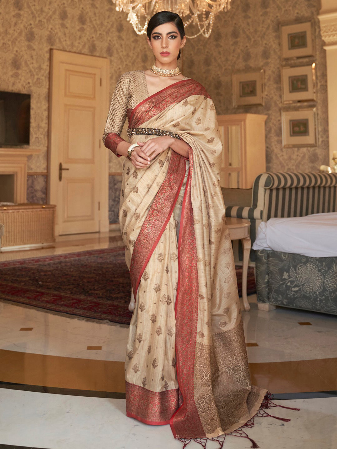 

Mitera Ethnic Motifs Woven Design Zari Banarasi Saree, Cream