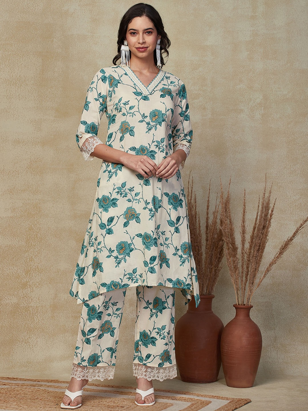

FASHOR Floral Printed Regular Pure Cotton Kurta with Palazzos, Off white