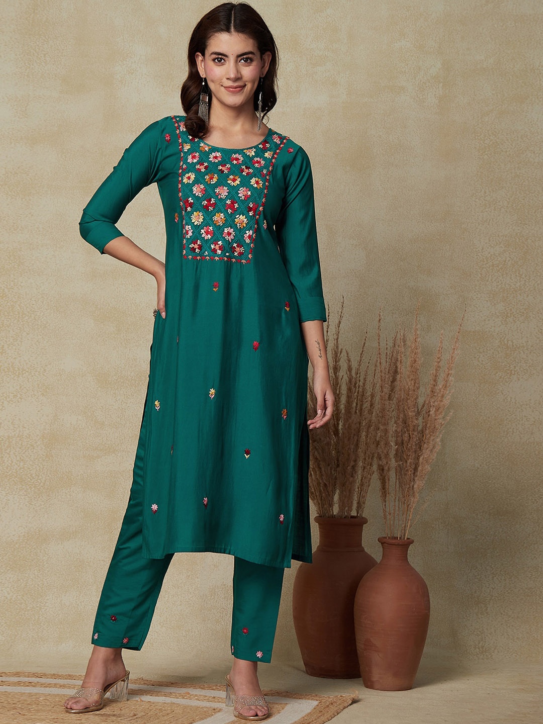

FASHOR Floral Embroidered Sequined Straight Kurta, Green