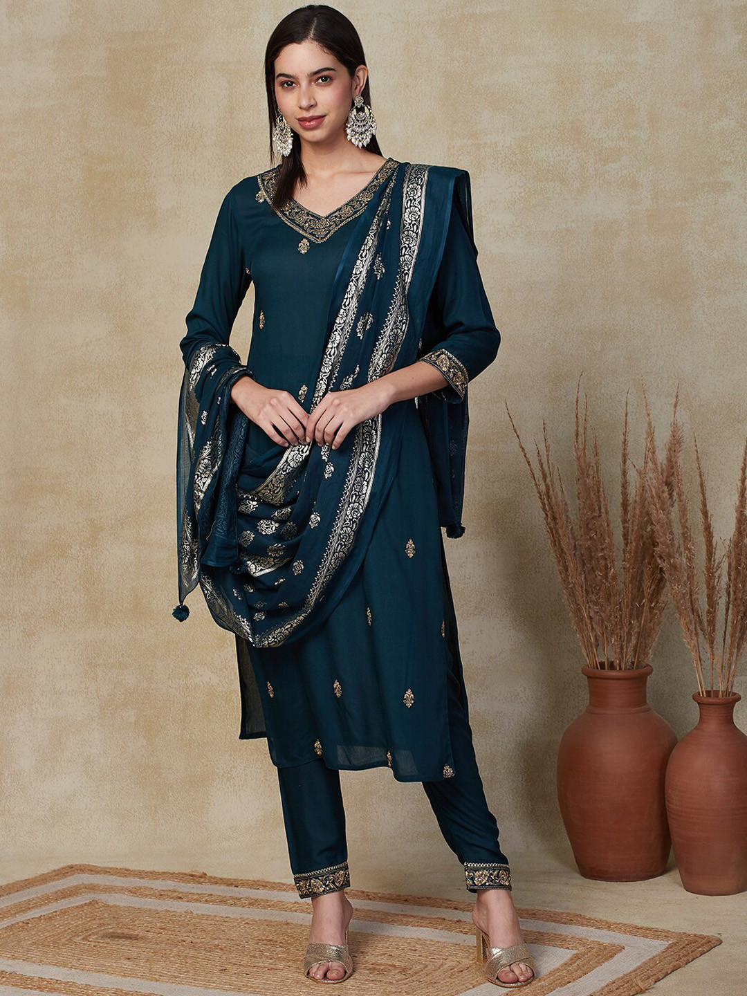 

FASHOR Ethnic Motifs Embroidered Regular Kurta With Trousers & Dupatta, Teal