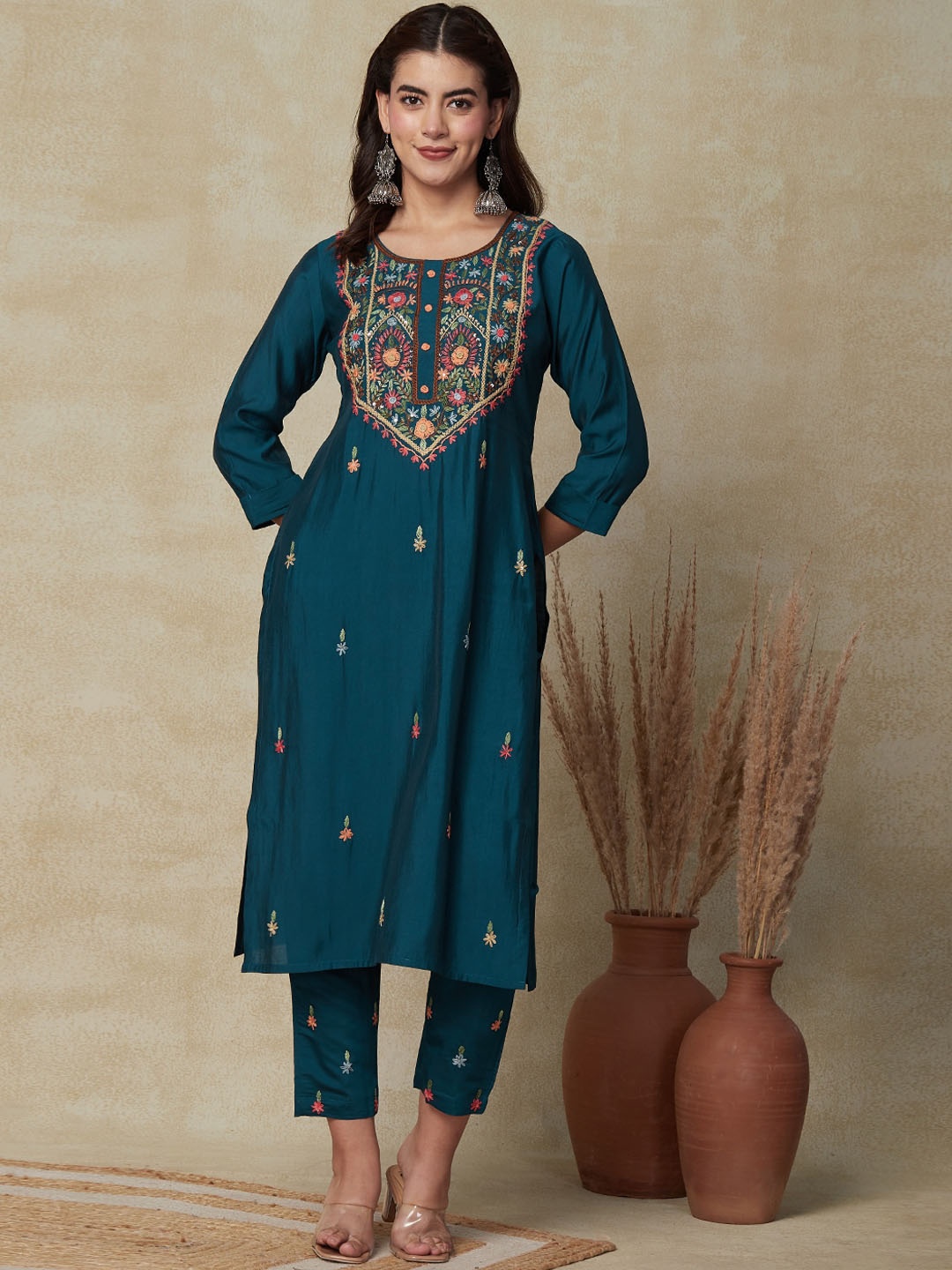 

FASHOR Geometric Embroidered Thread Work Straight Kurta, Teal