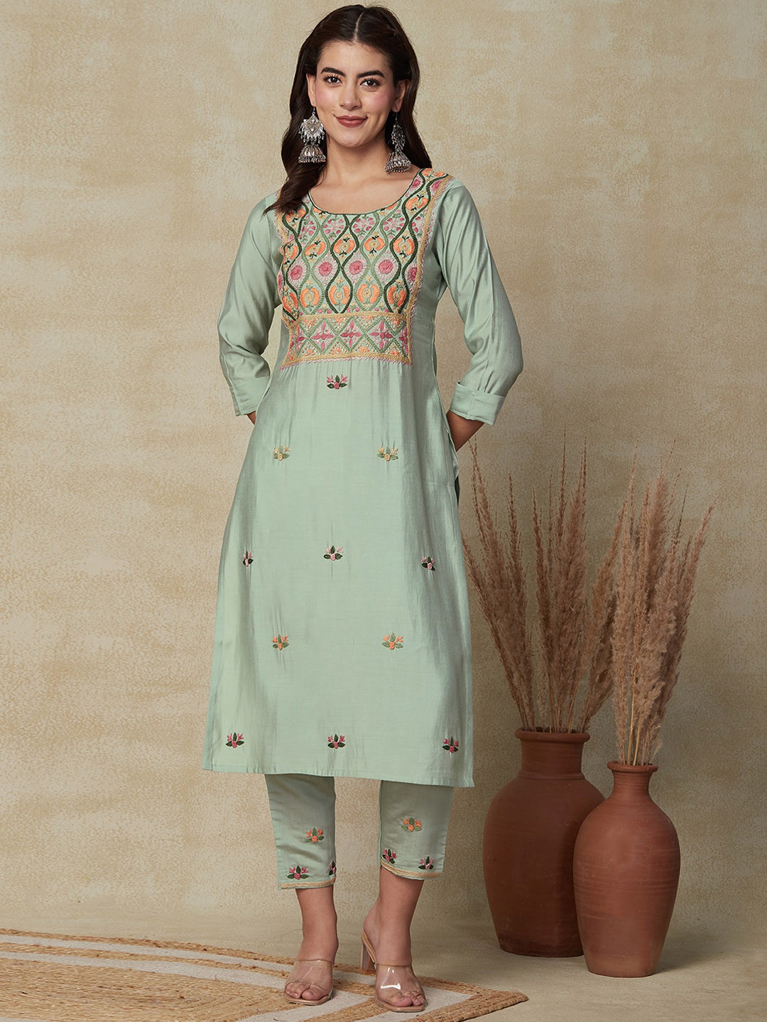 

FASHOR Ethnic Motifs Embroidered Thread Work Straight Kurta, Green