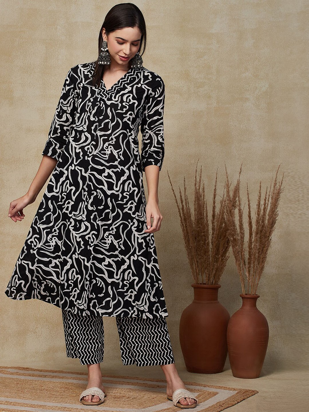 

FASHOR Printed Regular Cotton A-Line Kurta with Palazzos, Black