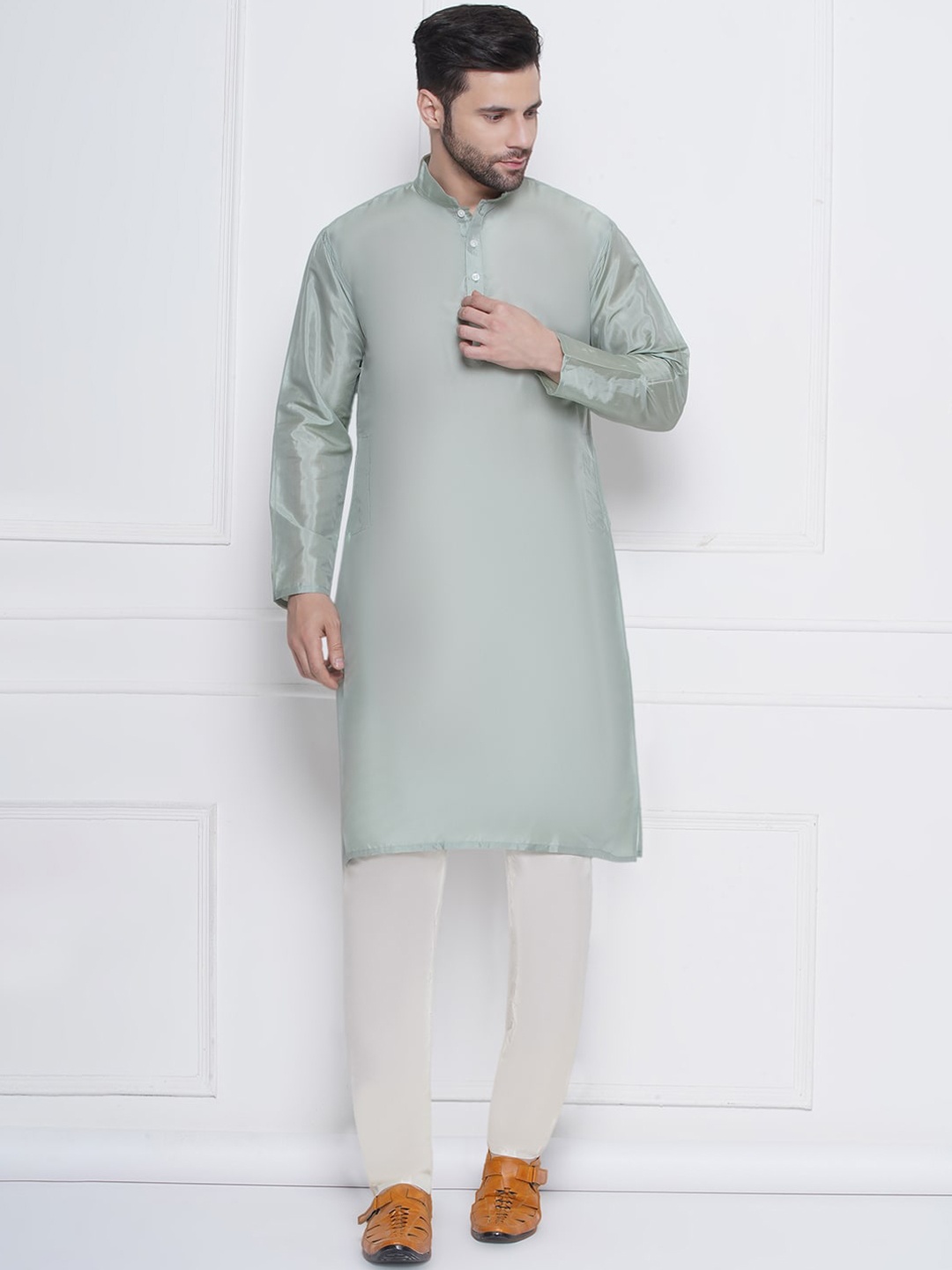 

Sethukrishna Mandarin Collar Long Sleeves Straight Kurta, Green