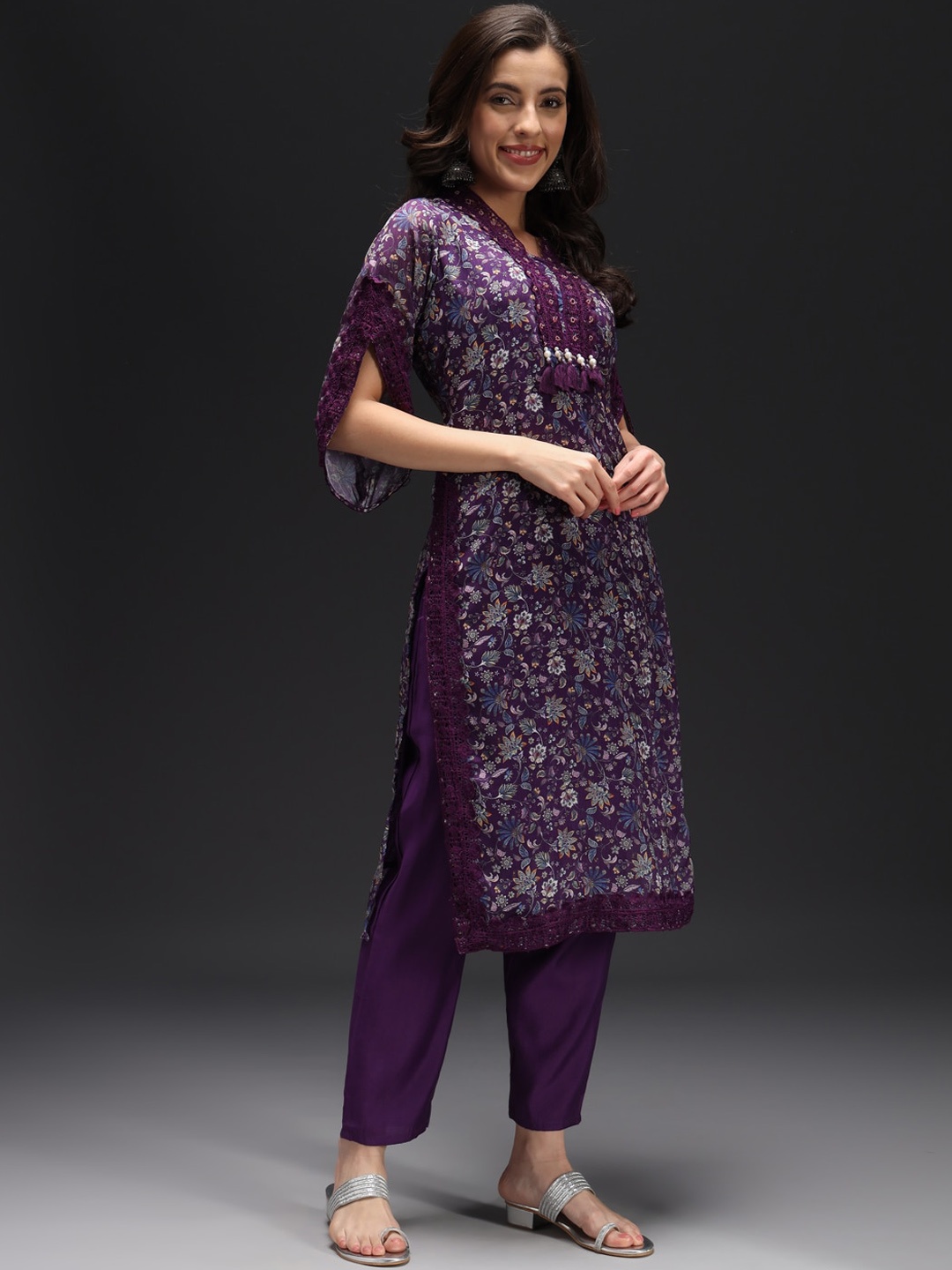

HEEPOSH Floral Printed Square Neck Silk Crepe Kurta With Trousers & Dupatta, Purple
