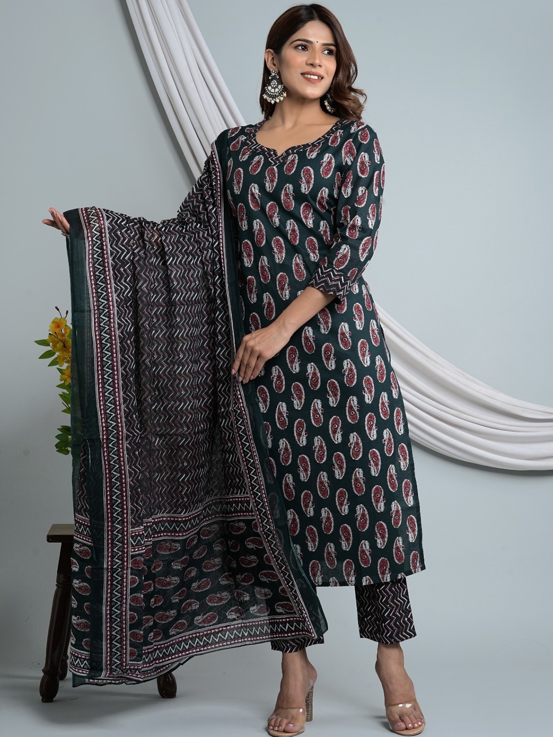 

UNIBLISS Paisley Printed Pure Cotton Straight Kurta & Trouser With Dupatta, Green