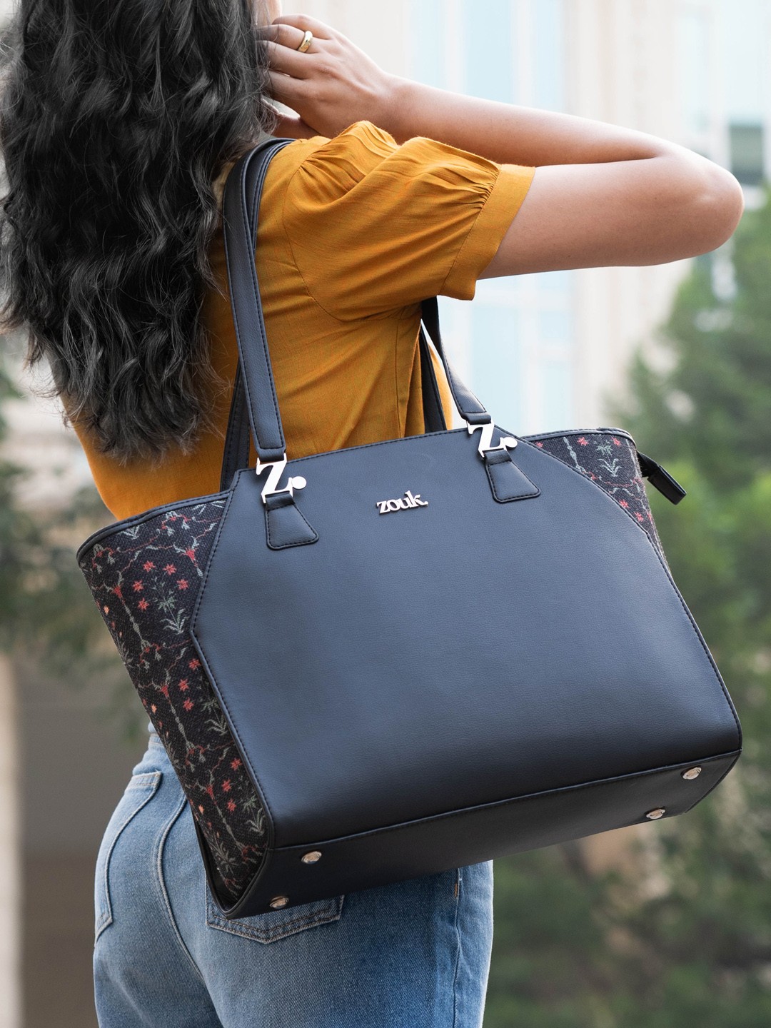 

ZOUK Structured Handheld Bag, Black