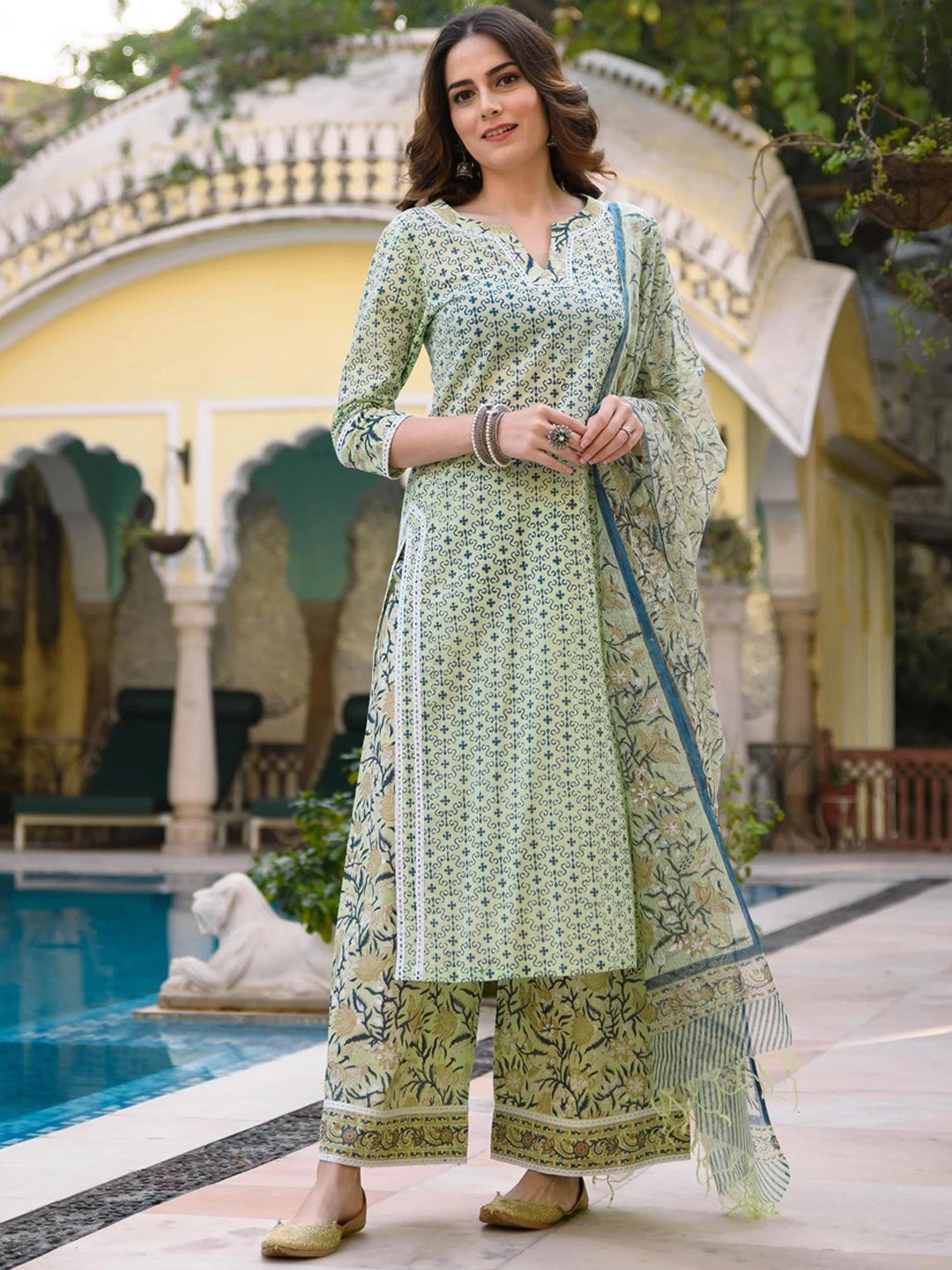 

V TRADITION Floral Printed Regular Kurta With Palazzos & Dupatta, Green