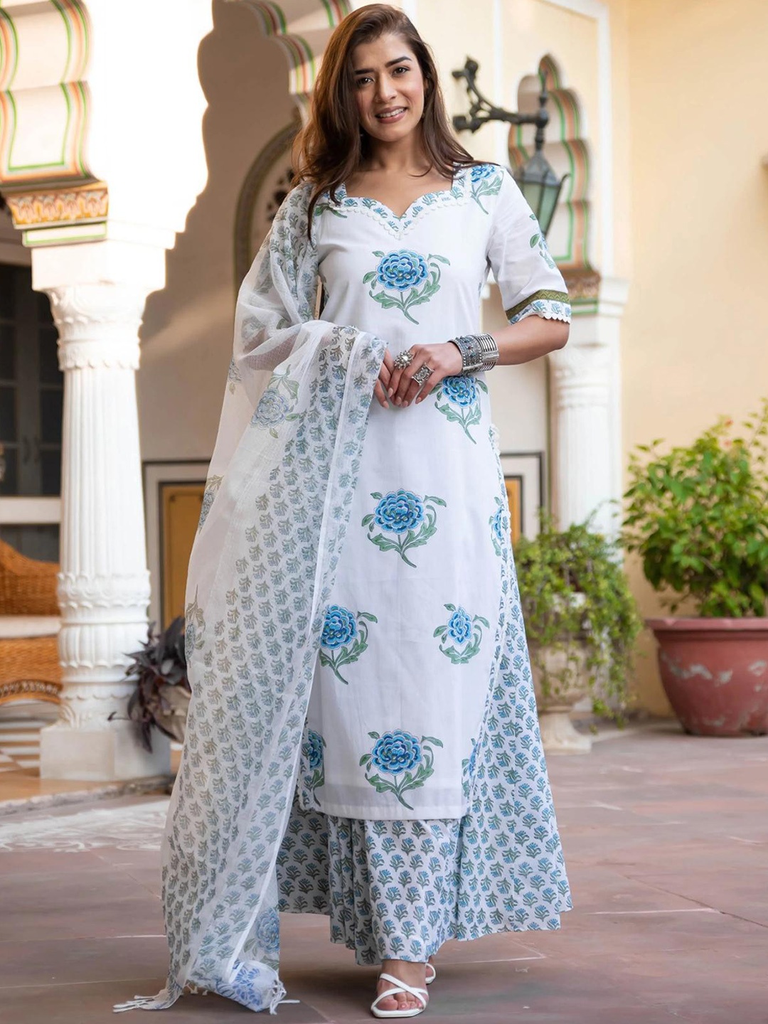 

V TRADITION Floral Printed Regular Kurta With Palazzos & Dupatta, White