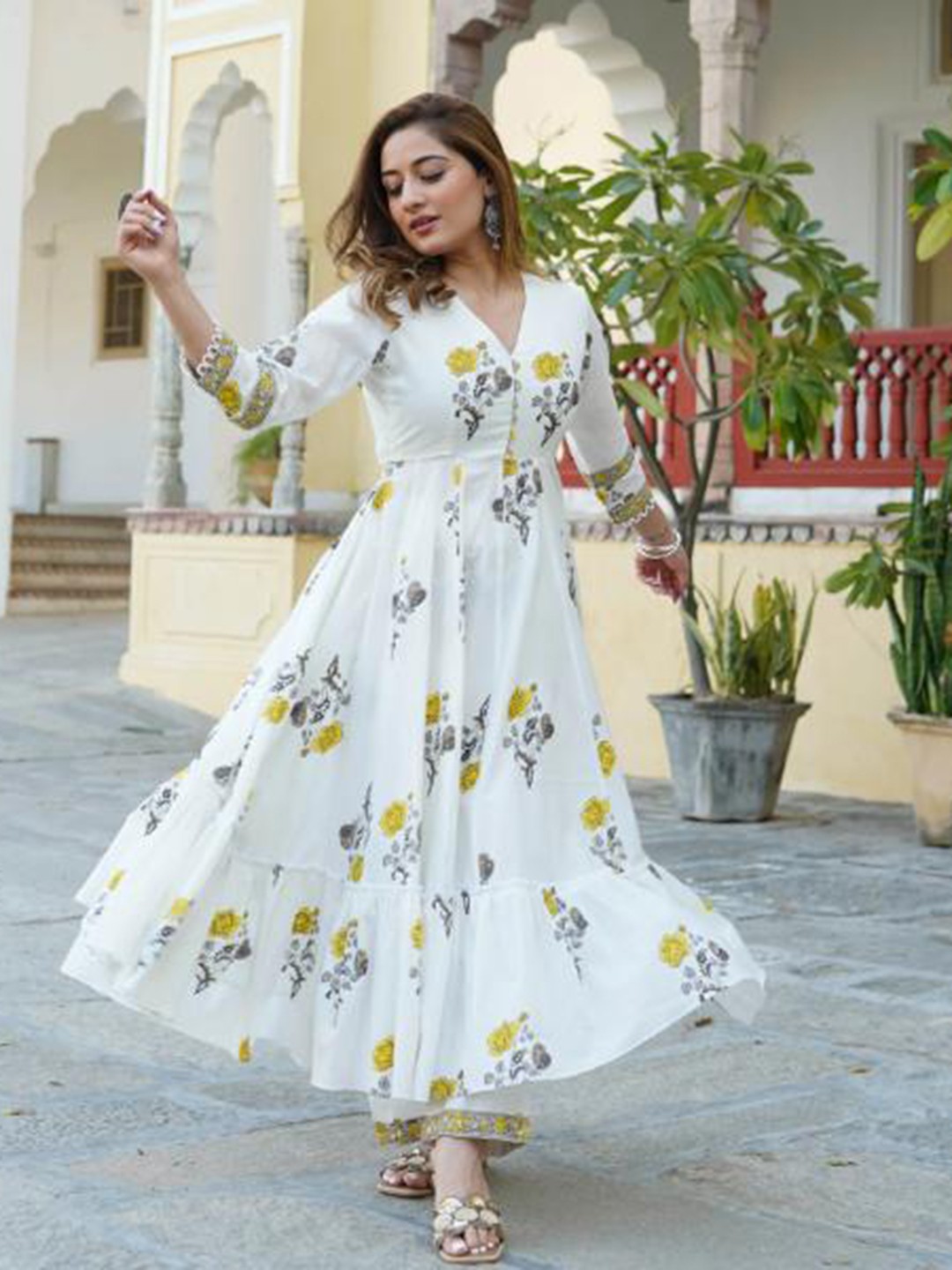 

V TRADITION Floral Printed Empire Pure Cotton Kurta With Trousers, White