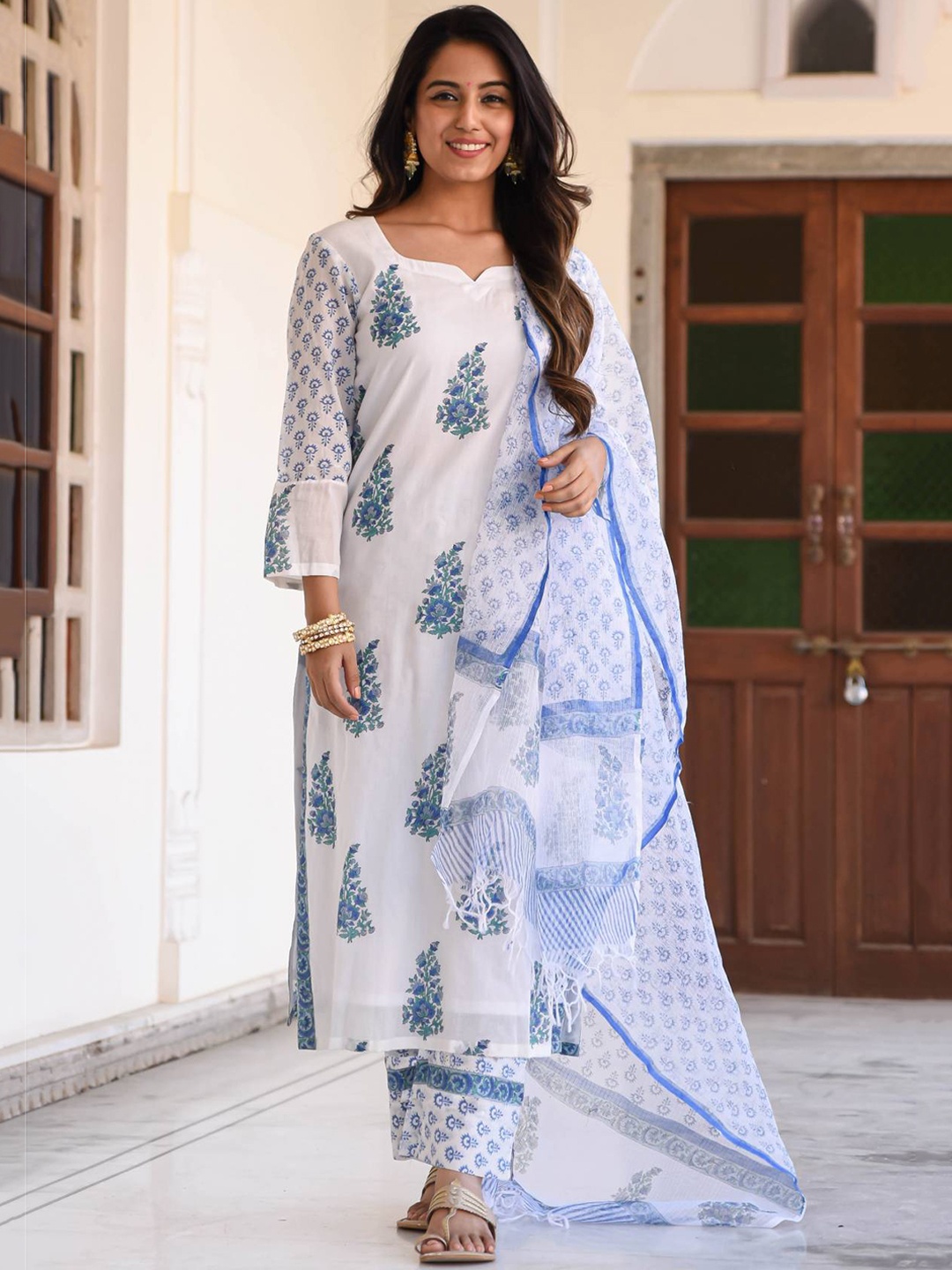 

V TRADITION Floral Printed Regular Kurta With Palazzos With Dupatta, White