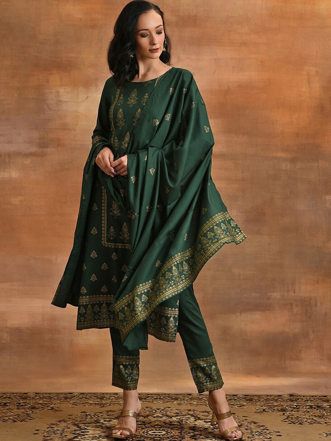 

AKS Ethnic Motifs Printed Round Neck Regular Kurta With Trousers & Dupatta, Green