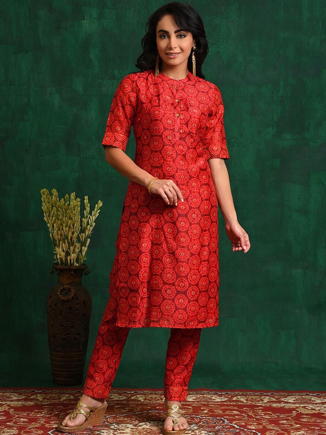 

AKS Ethnic Motifs Printed Mandarin Collar Regular Kurta with Trousers, Red