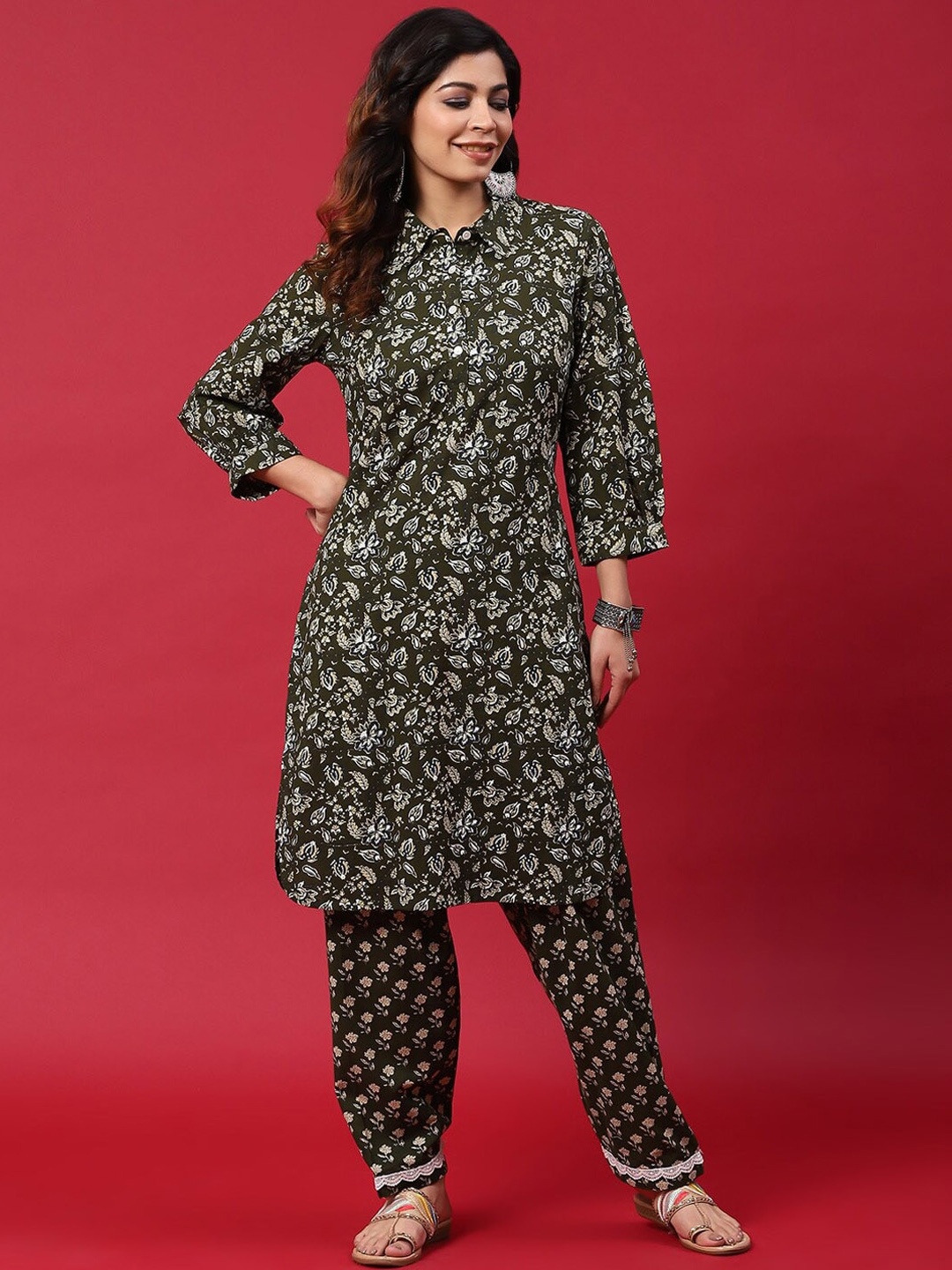 

AKS Floral Printed Shirt Collar Pure Cotton Kurta with Trousers, Green