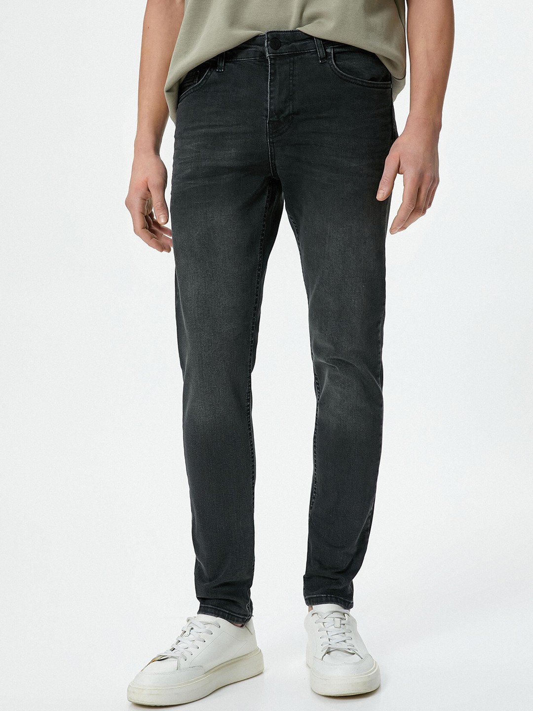 

Koton Men Mid Rise Clean Look Dark Shade Stretchable Jeans, Black