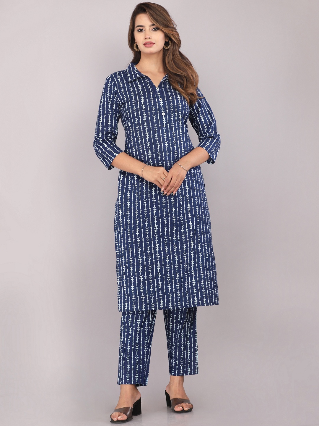 

KANNAHI Shirt Collar Floral Printed Regular Pure Cotton Kurta with Trouser, Blue