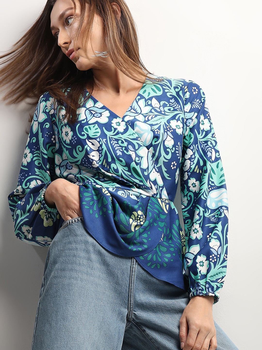 

Vero Moda Floral Printed Puff Sleeves Top, Blue