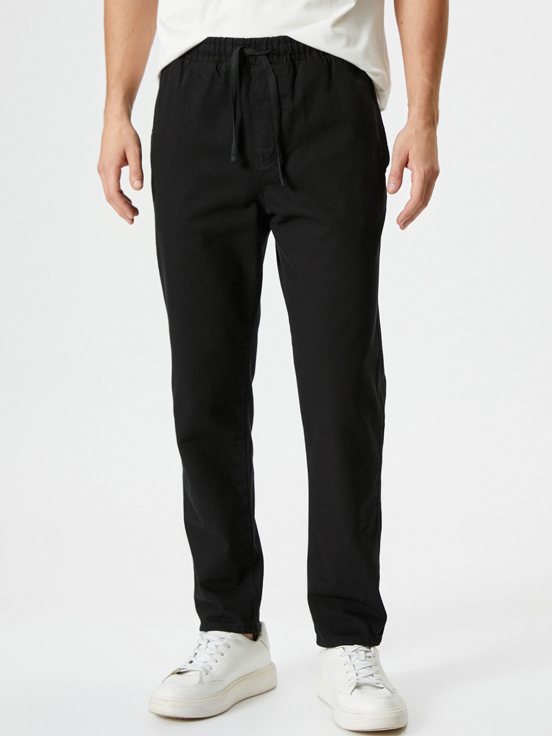

Koton Men Mid Rise Pure Cotton Trousers, Black