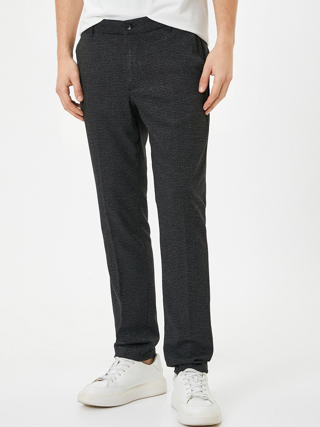 

Koton Men Mid-Rise Chinos, Grey