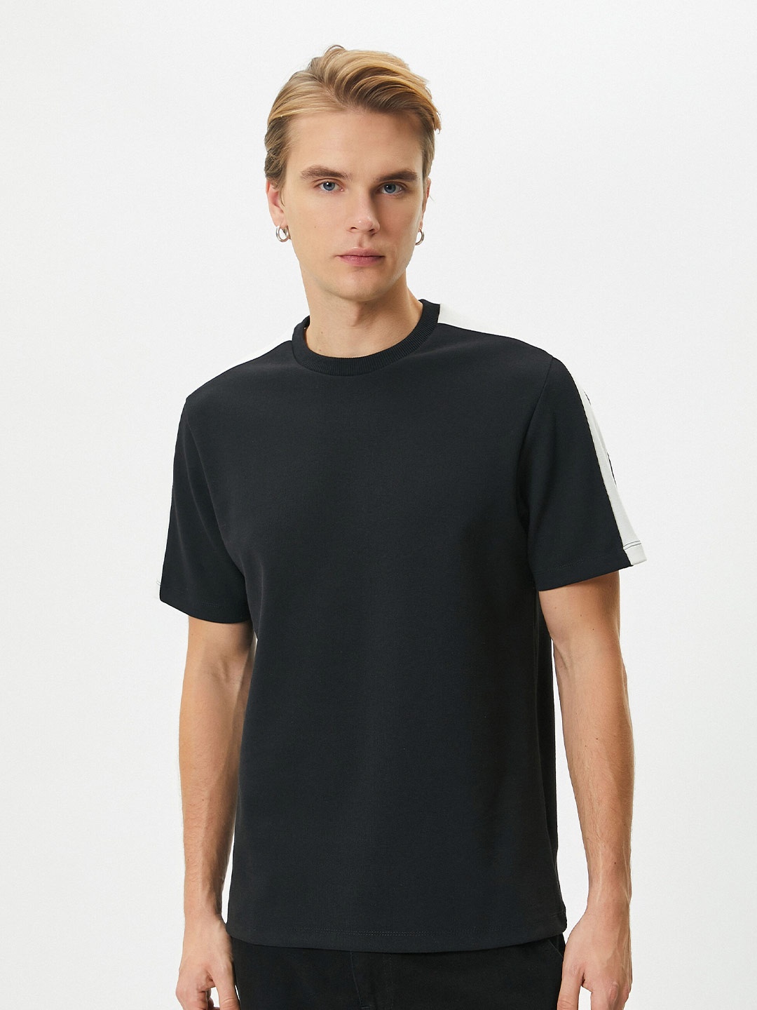 

Koton Round Neck Short Sleeves T-shirt, Black