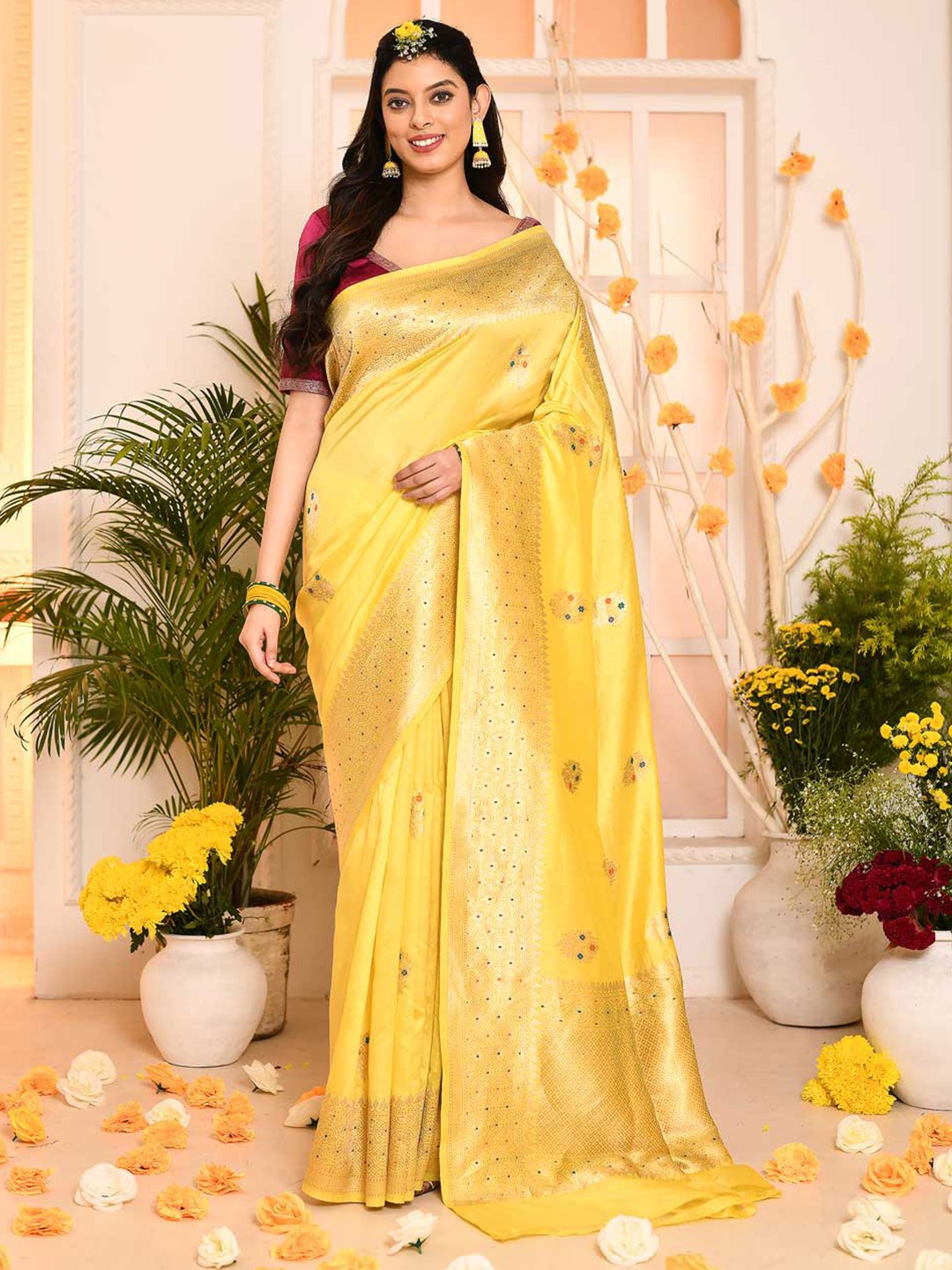 

Rasm by Muskaan Woven Design Zari Banarasi Saree, Yellow