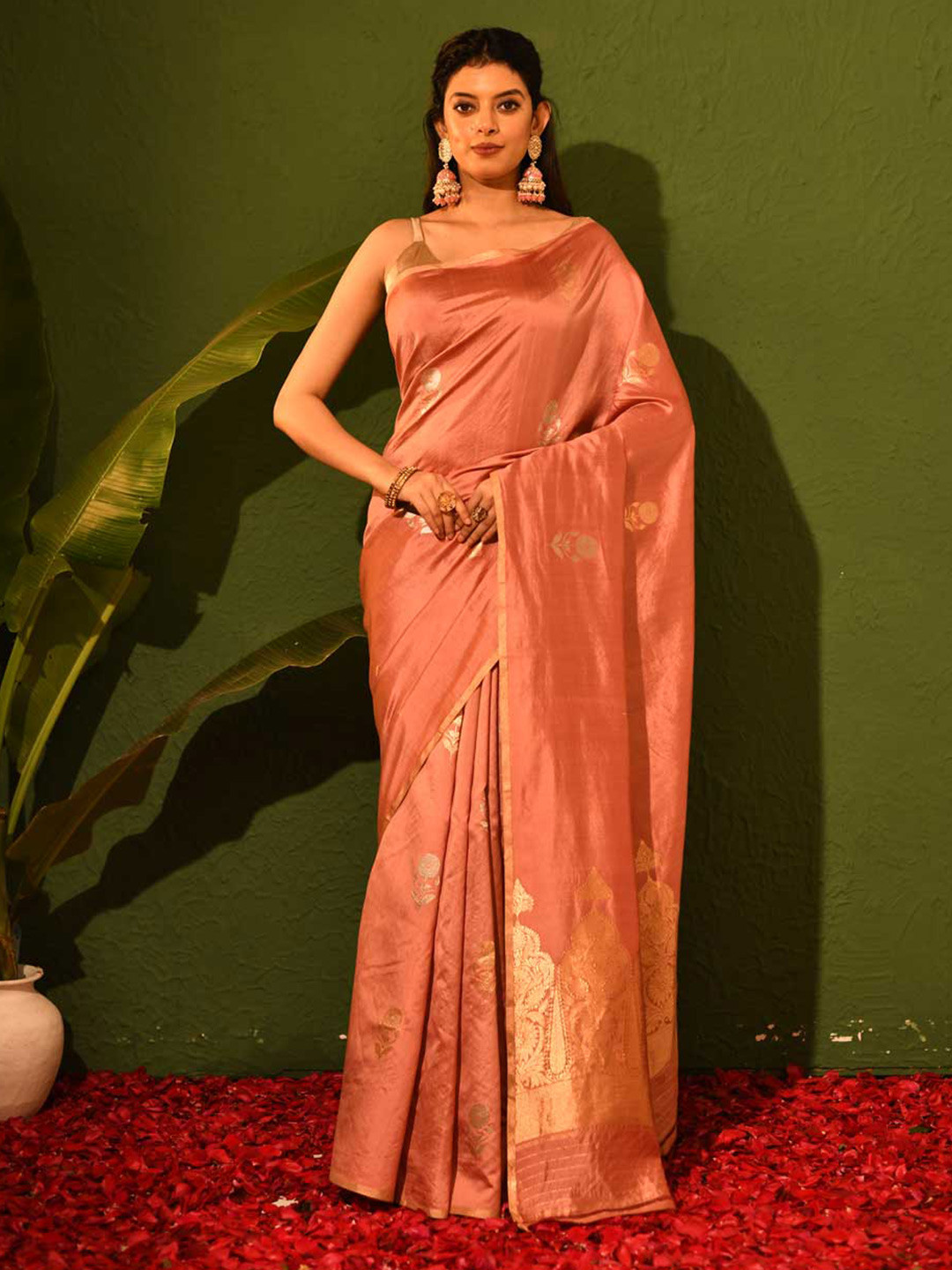 

Rasm by Muskaan Ethnic Motifs Woven Design Zari Banarasi Saree, Pink