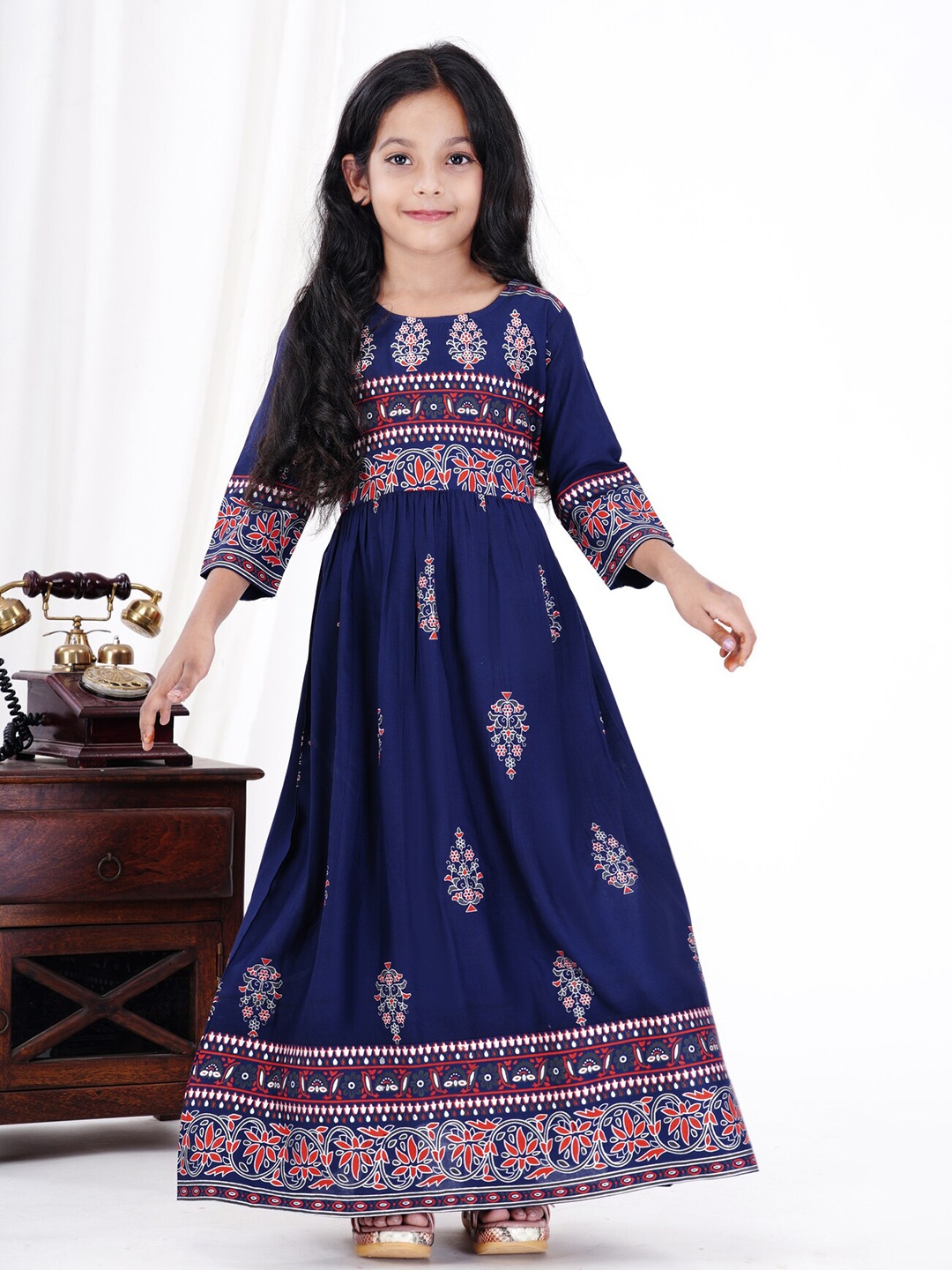 

HEERAJI Girls Round neck Three Quarter Sleeves Ethnic Motifs Print Maxi Dress, Blue