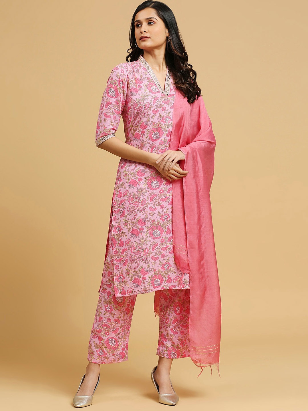 

GUFRINA Floral Printed Sequinned Kurta & Trousers With Dupatta, Pink