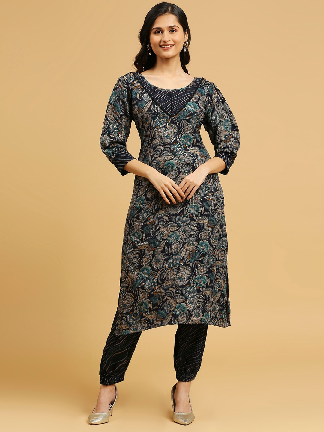 

GUFRINA Floral Printed Straight Kurta with Harem Pants, Navy blue