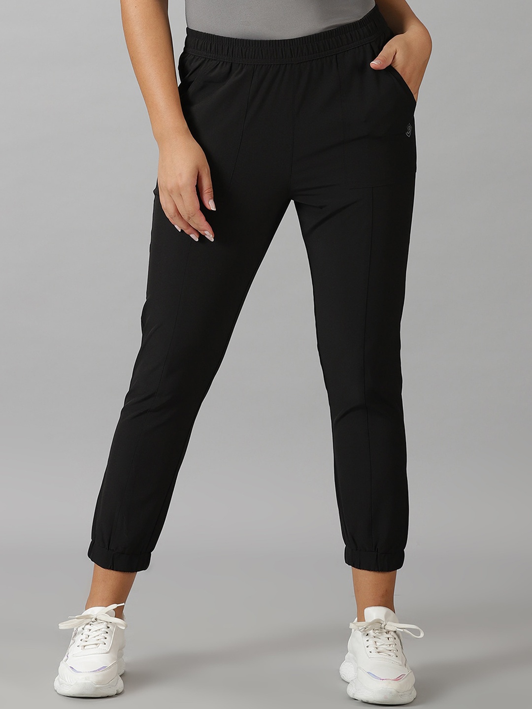 

DOMIN8 Women Mid-Rise Joggers, Black