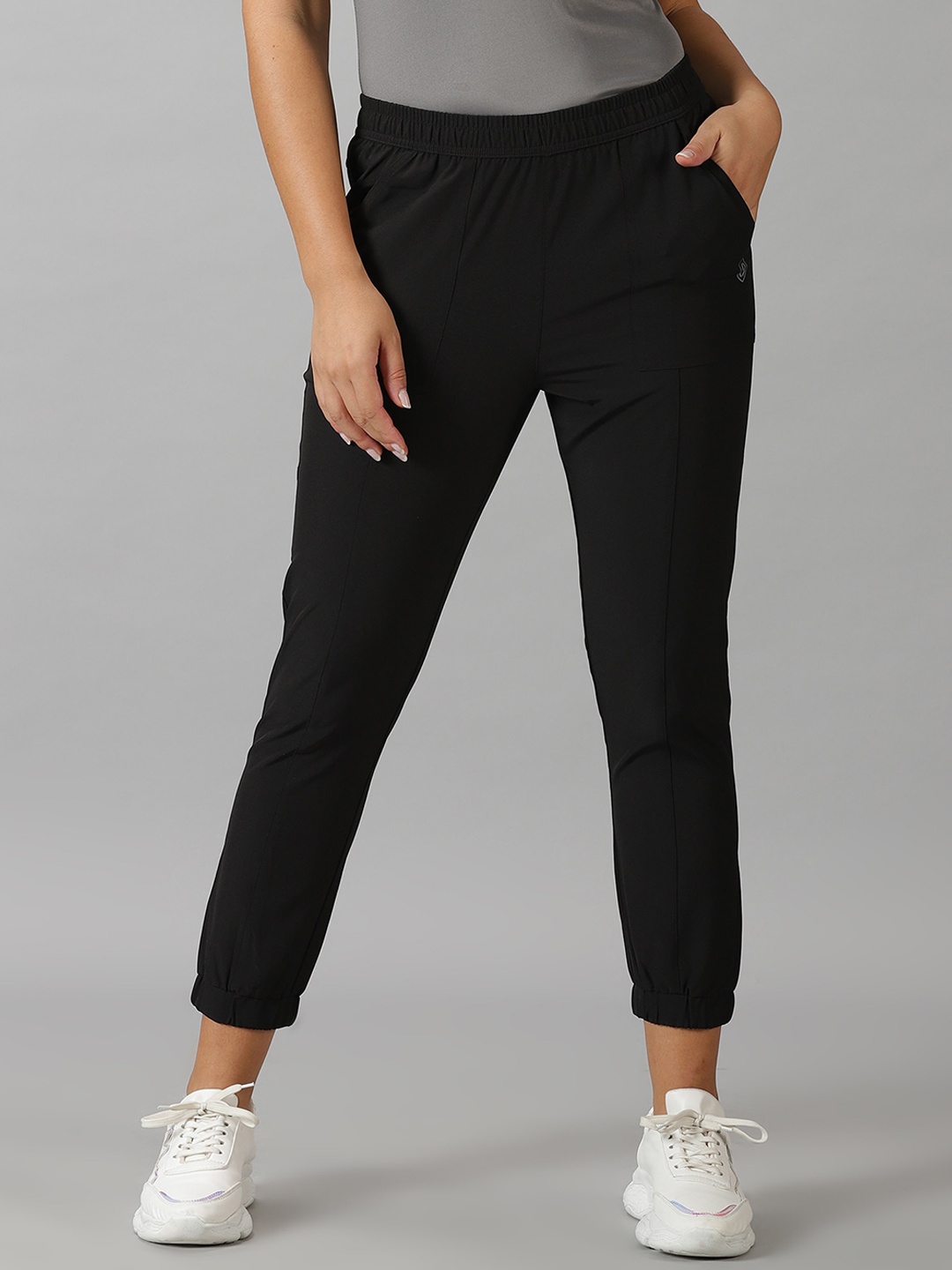 

DOMIN8 Women Mid Rise Joggers, Black