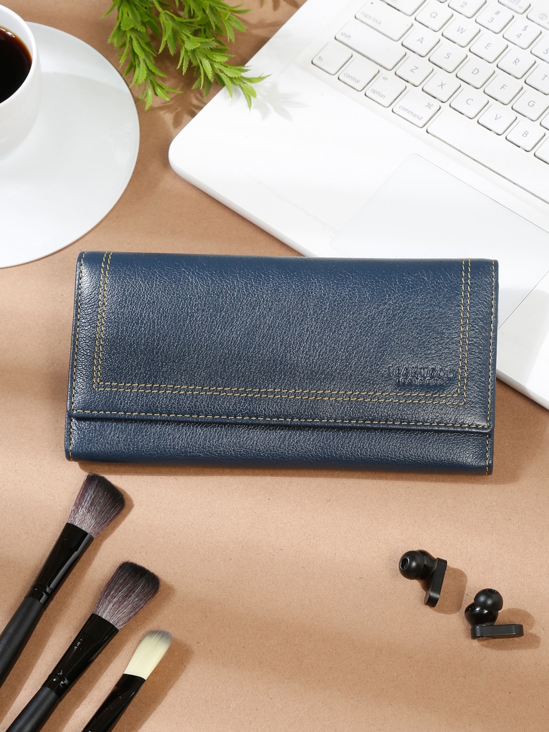 

Teakwood Leathers Women Two Fold Wallet, Blue