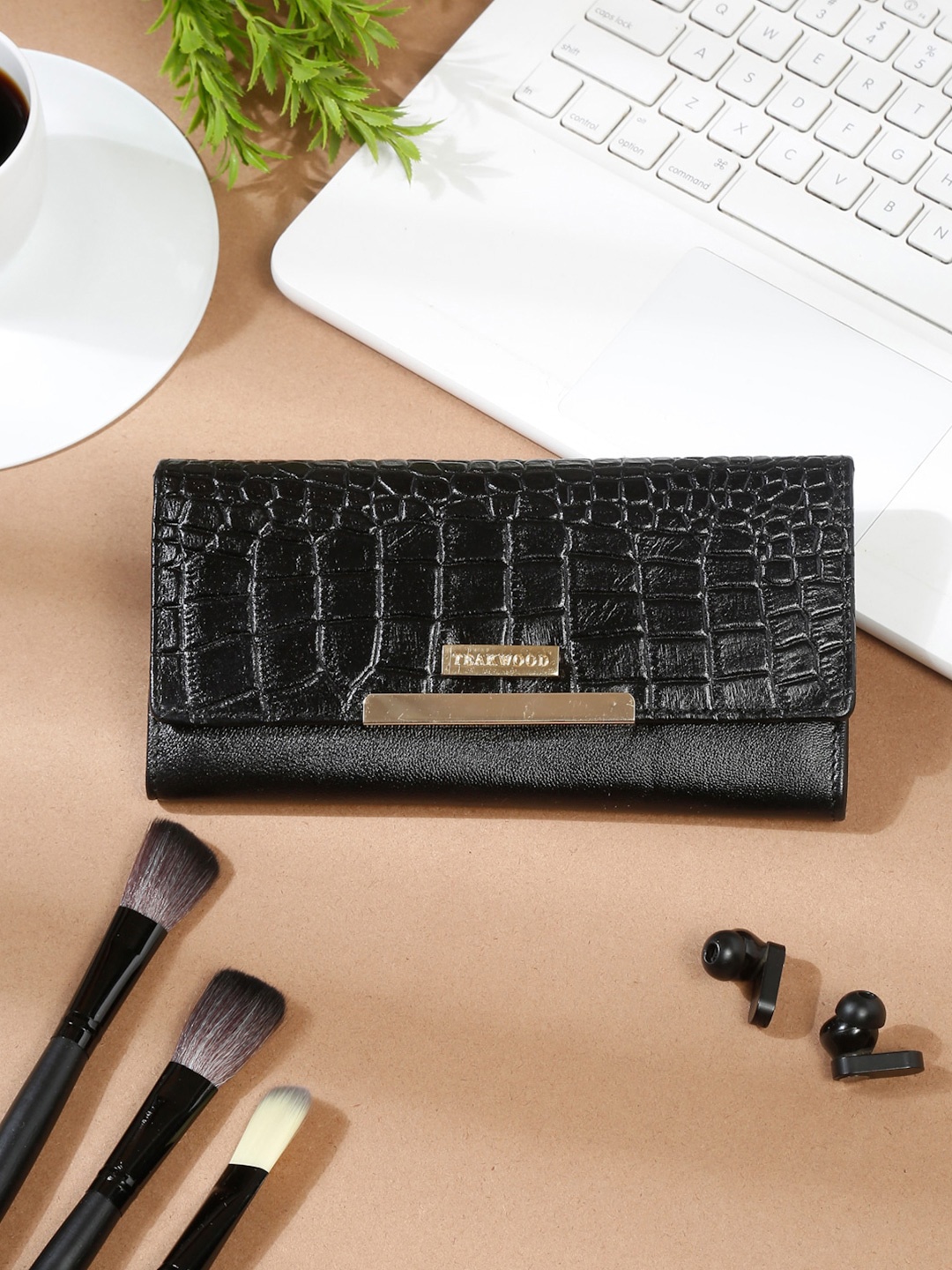 

Teakwood Leathers Textured Leather Two Fold Wallet, Black