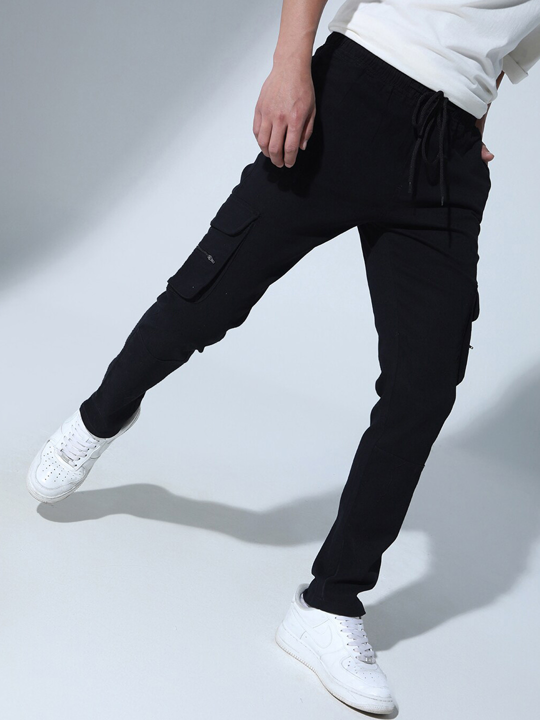 

Hubberholme Men Smart Slim Fit Mid-Rise Cargos, Black