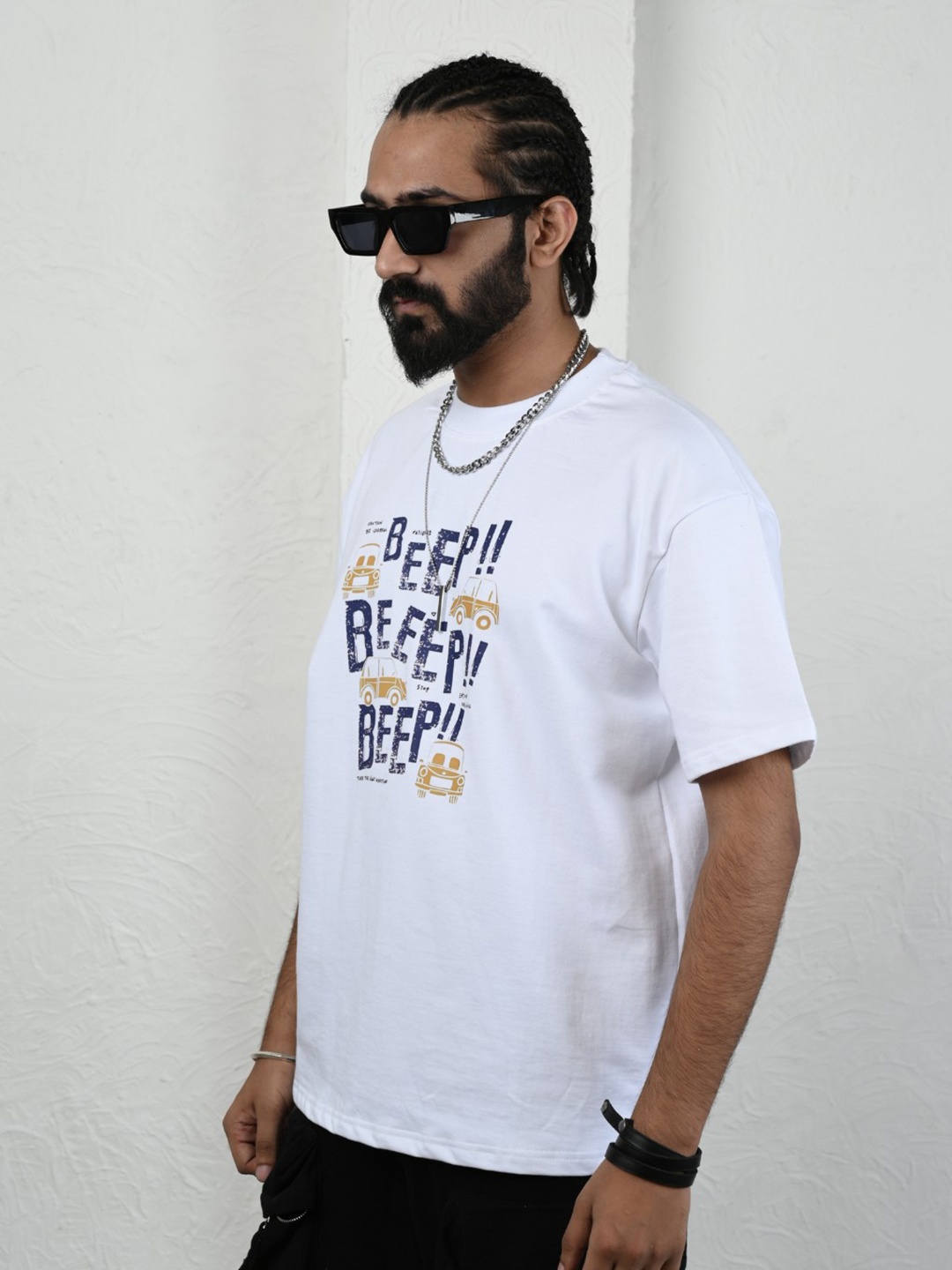 

Unfussy Men Typography Printed Hooded Applique T-shirt, White