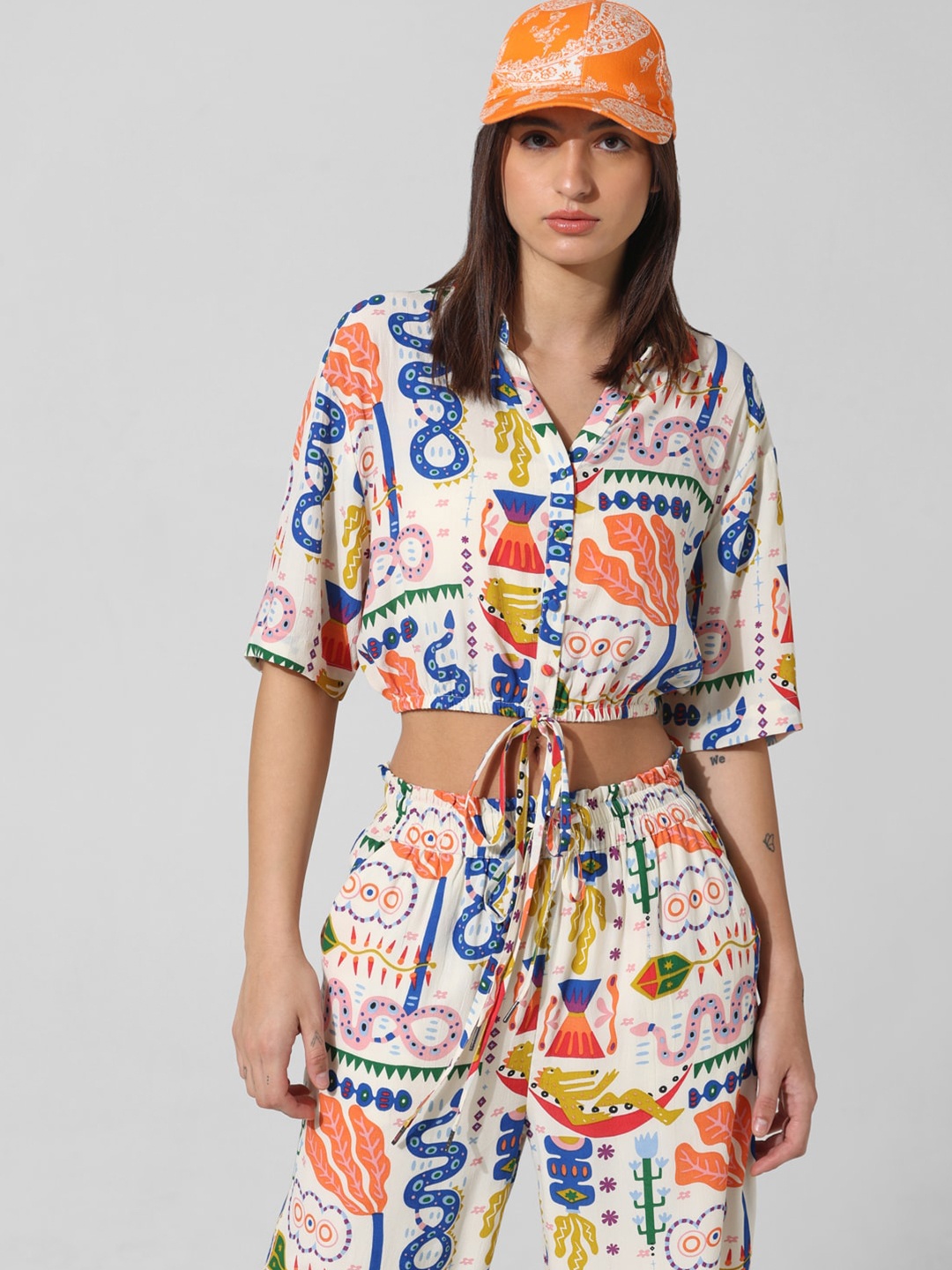 

ONLY Conversational Printed Spread Collar Crop Casual Shirt, White