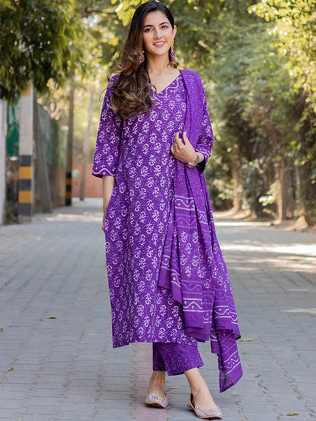 

SKYLEE Floral Printed Regular Kurta With Palazzos & Dupatta, Purple
