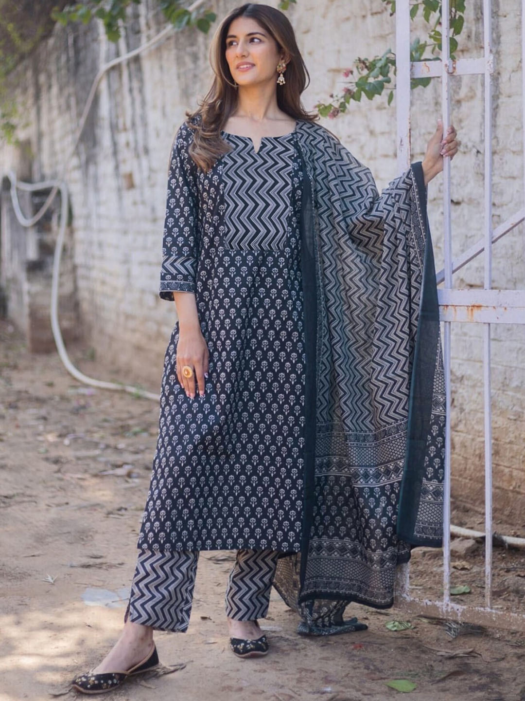 

KALINI Floral Printed Regular Straight Kurta With Trousers & Dupatta, Navy blue