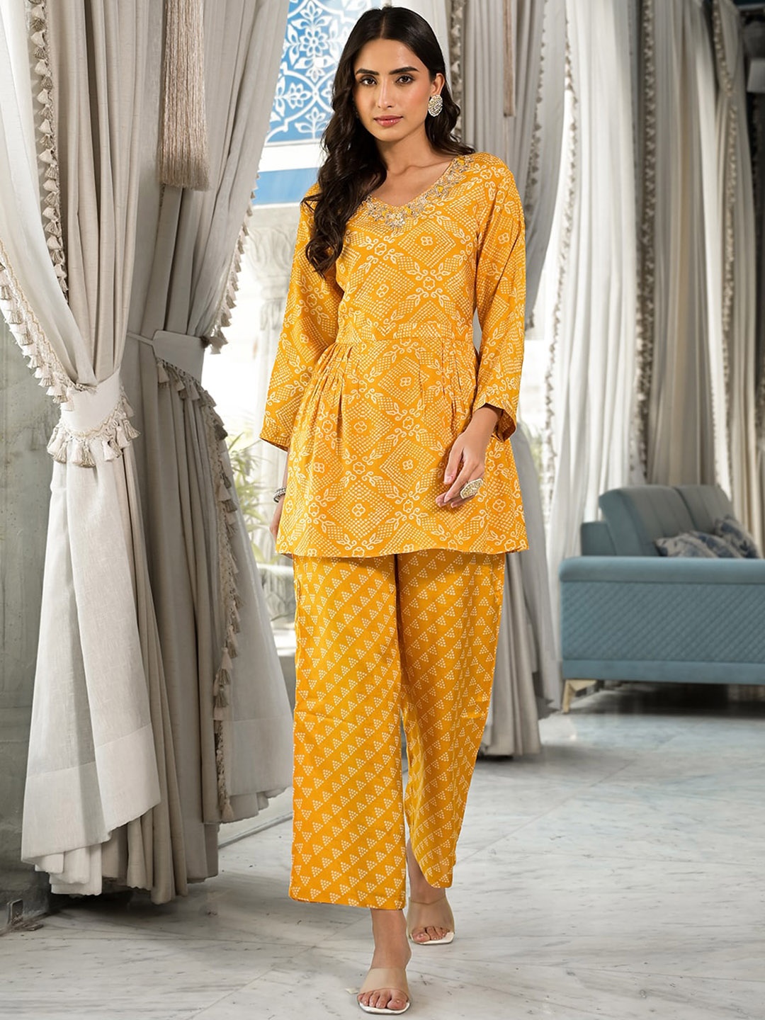 

Chandbaali Printed Round Neck Tunic & Trousers Co-Ords, Mustard