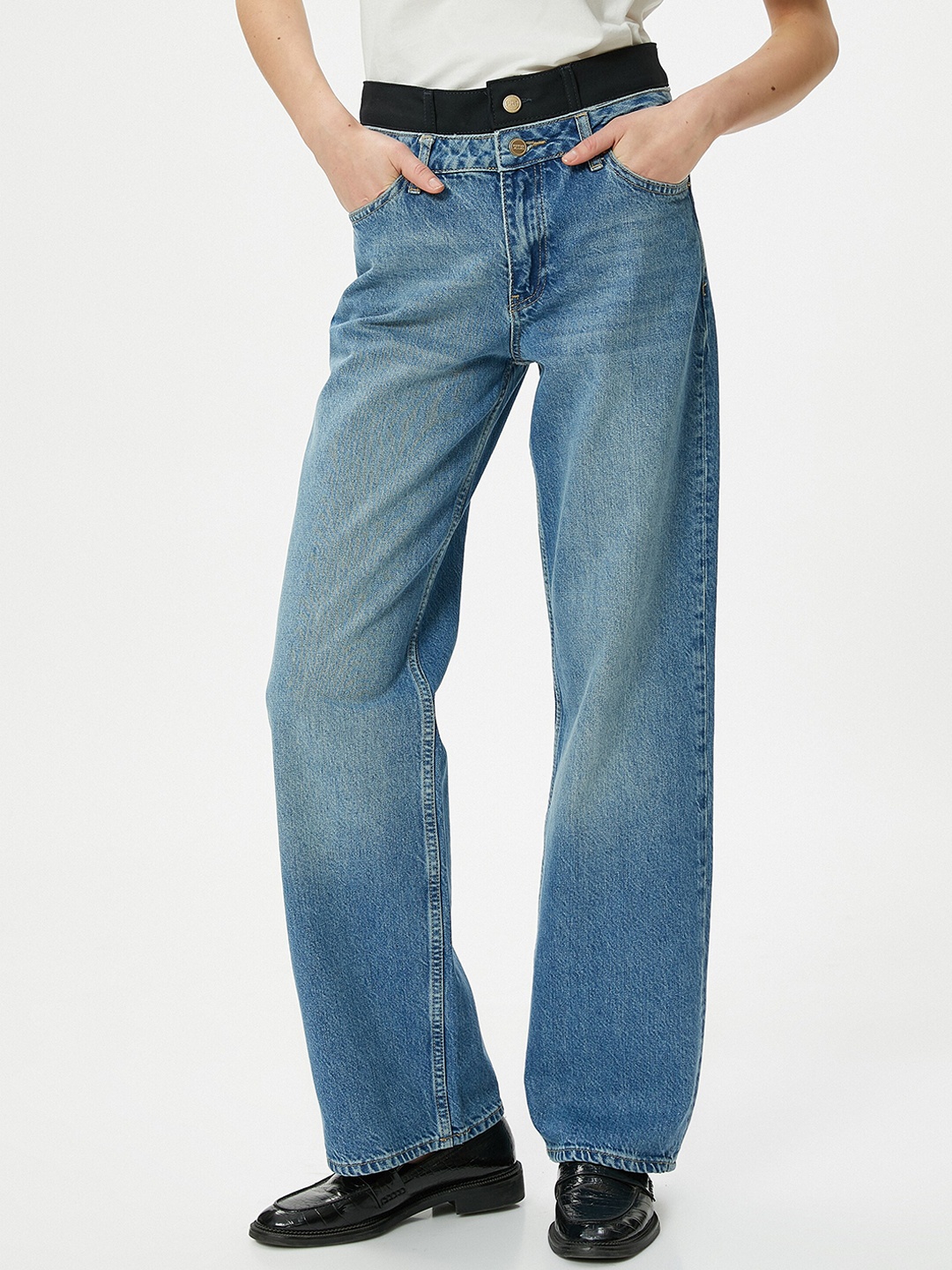 

Koton Women Mid Rise Clean Look Light Fade Pure Cotton Jeans, Blue