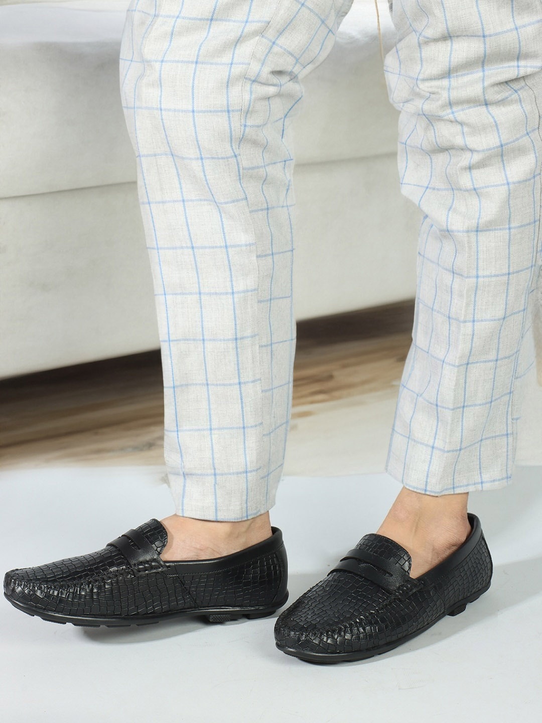 

Carlton London Men Textured Lightweight Round Toe Leather Loafers, Black