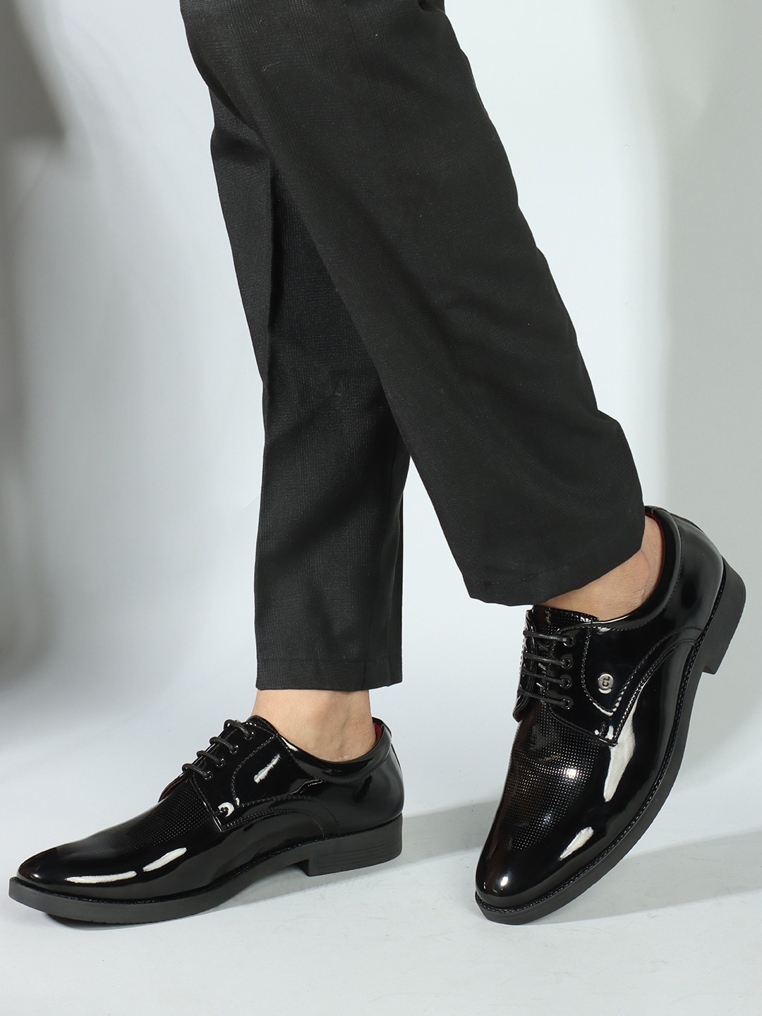 

Carlton London Men Formal Derbys, Black