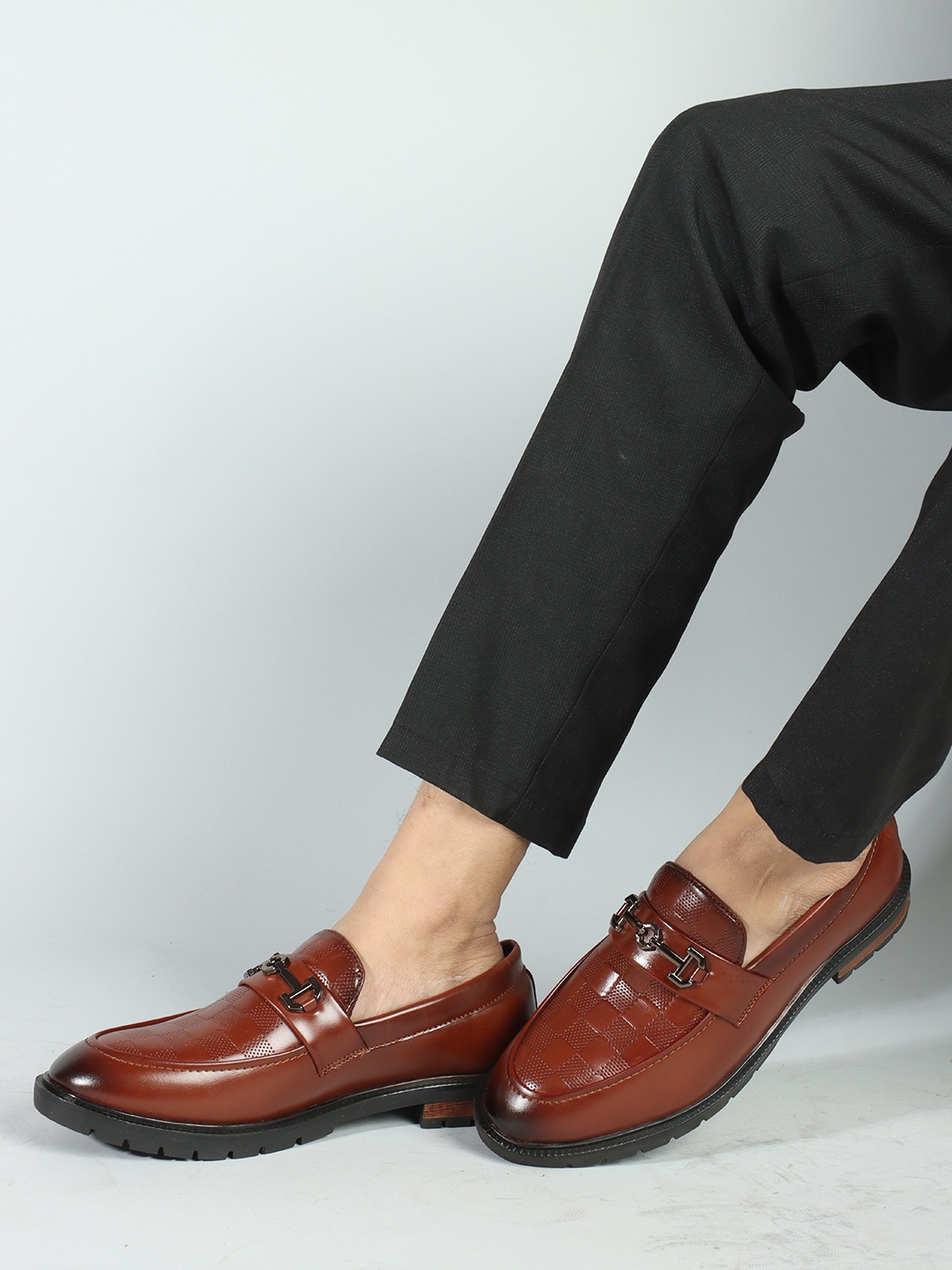 

Carlton London Men Textured Round Toe Lightweight Loafers, Tan