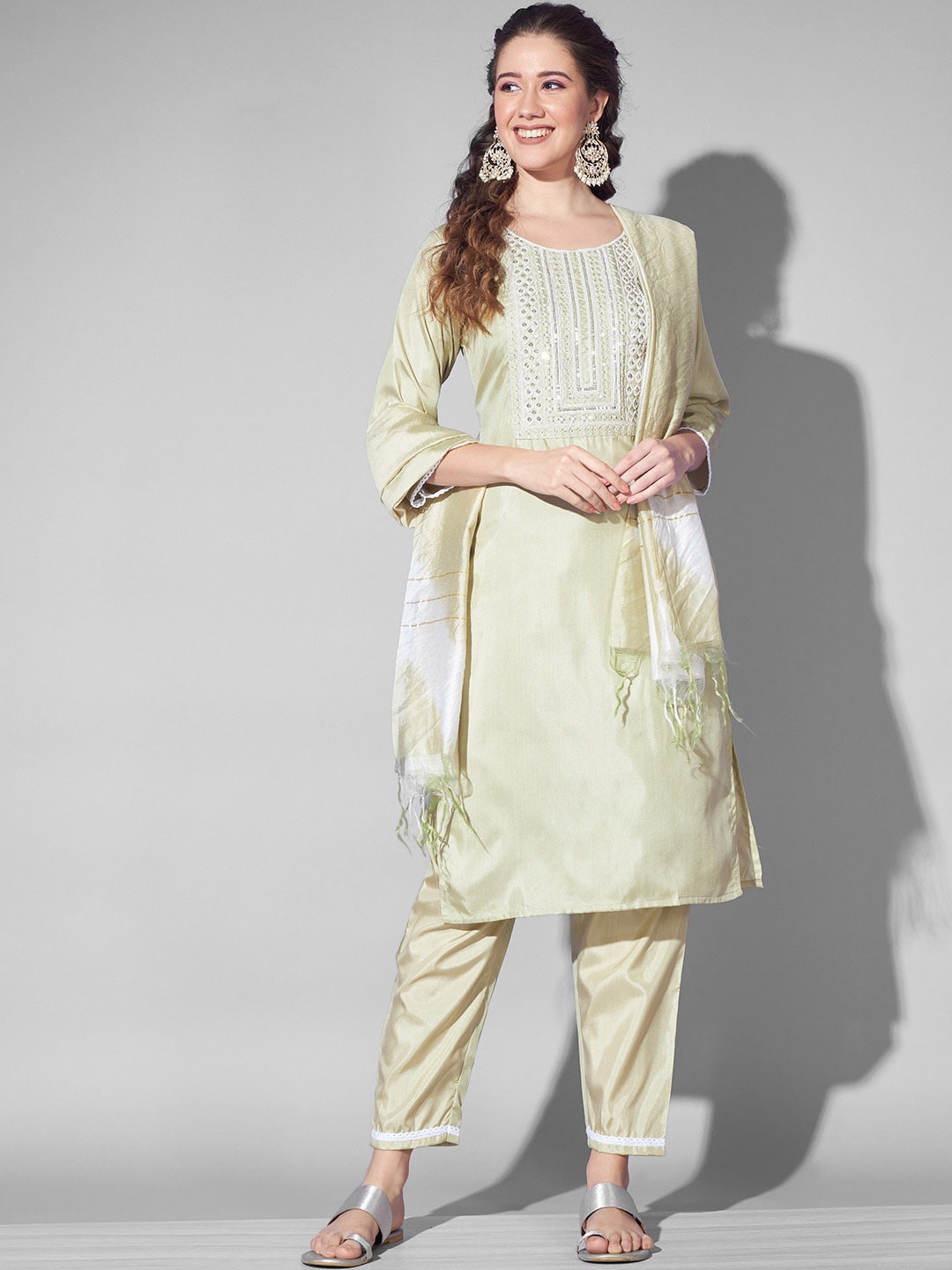 

GUFRINA Ethnic Motifs Yoke Design Thread Work Kurta & Trousers With Dupatta, Olive