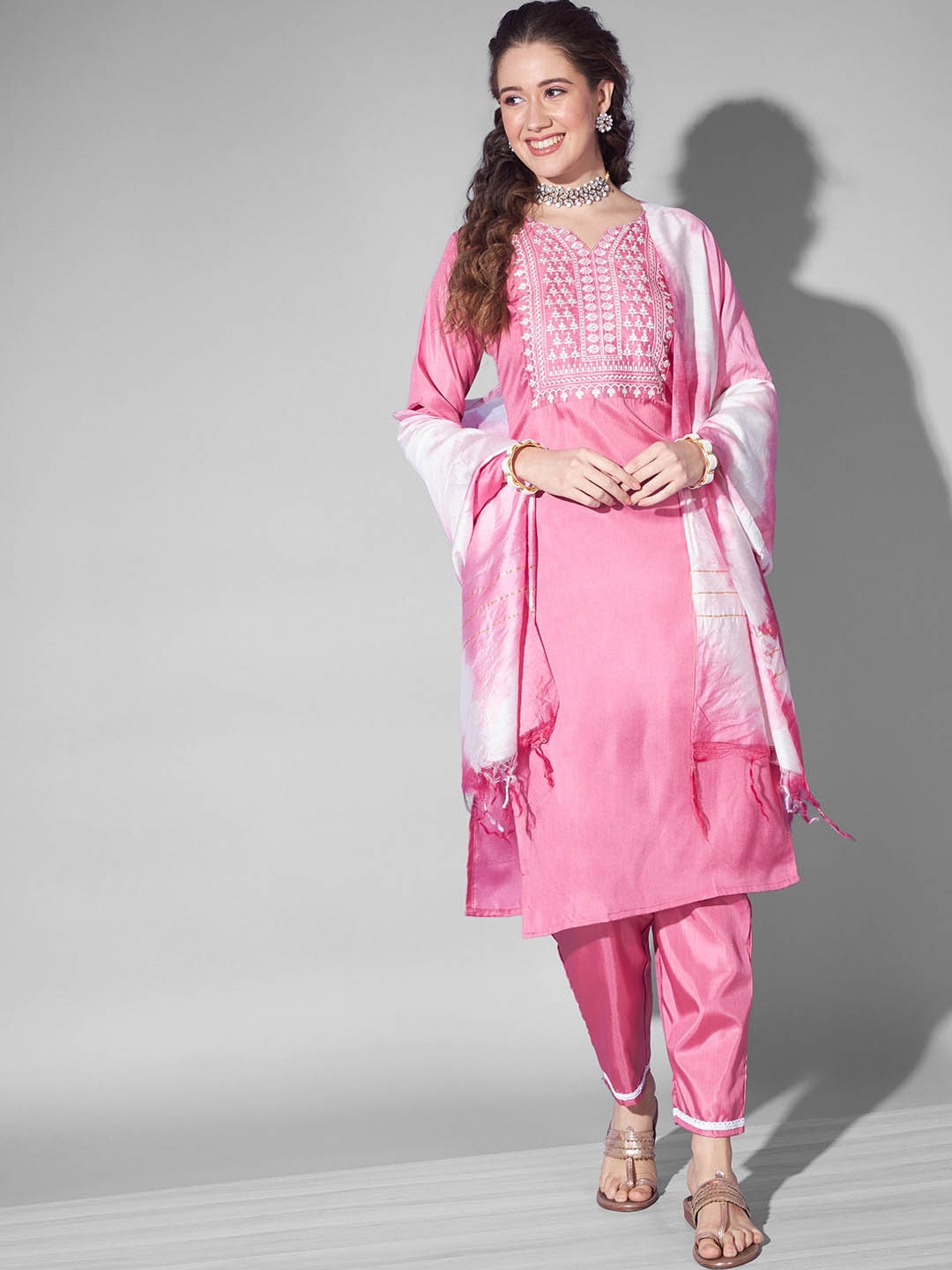 

GUFRINA Ethnic Motifs Yoke Design Thread Work Kurta & Trousers With Dupatta, Pink