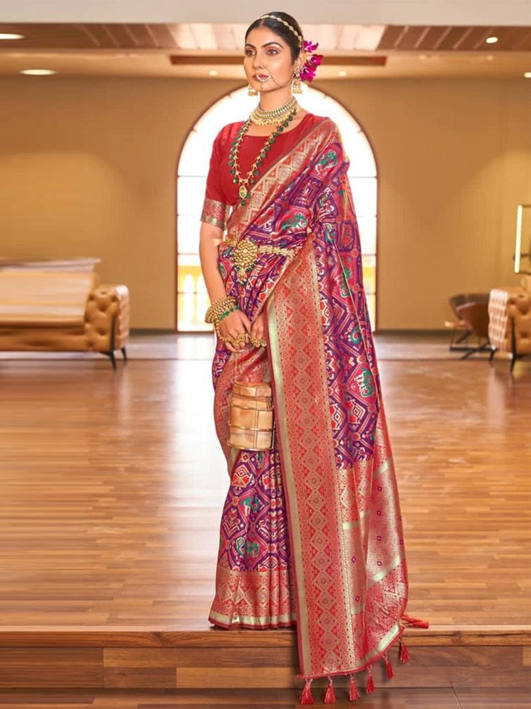 

nirja Fab Ethnic Motifs Woven Design Zari Banarasi Saree, Magenta