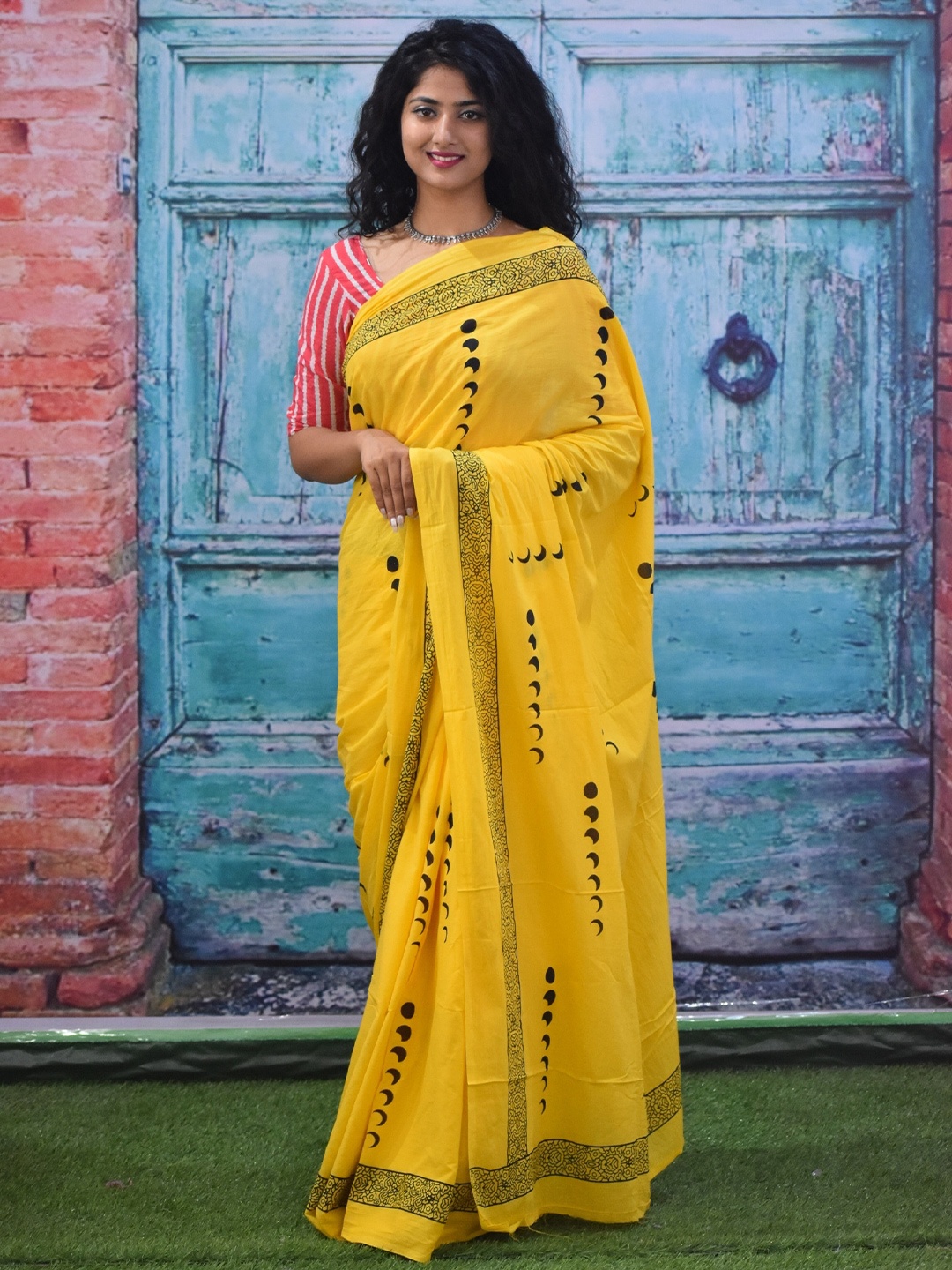 

JALTHER Pure Cotton Block Print Saree, Yellow